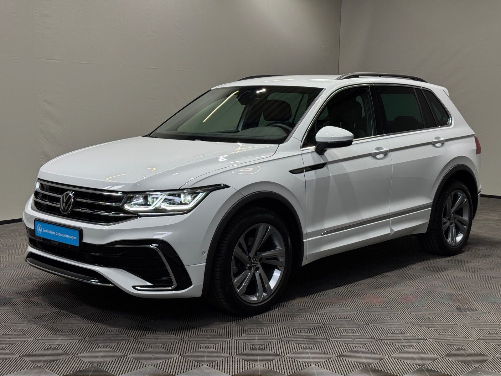 Volkswagen Tiguan R-Line 2.0 TDI DSG - Samsaru's Car Outlet