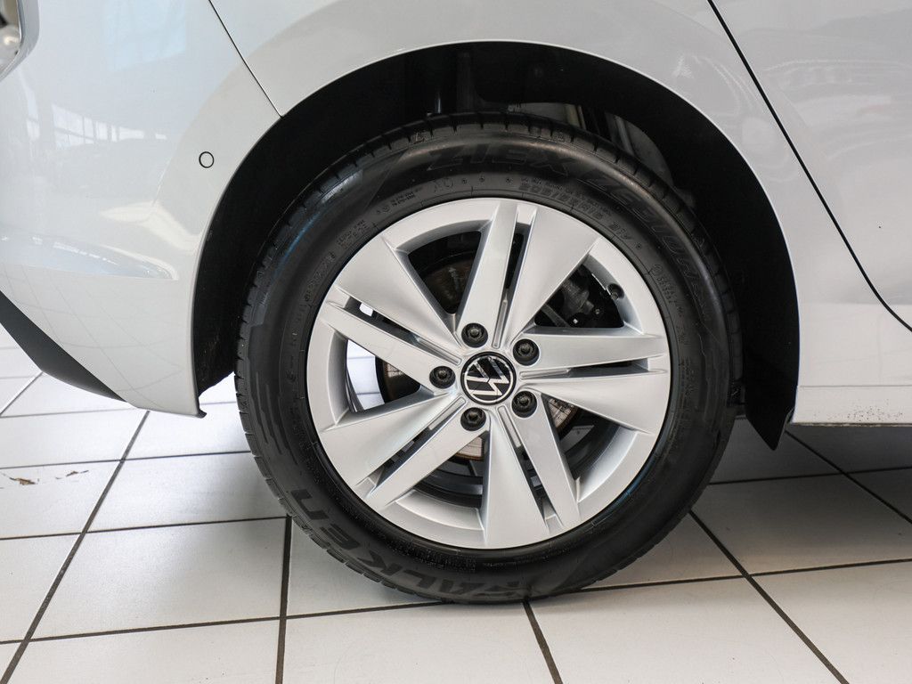 Volkswagen Golf VIII Life 1.0 l TSI - Samsaru's Car Outlet