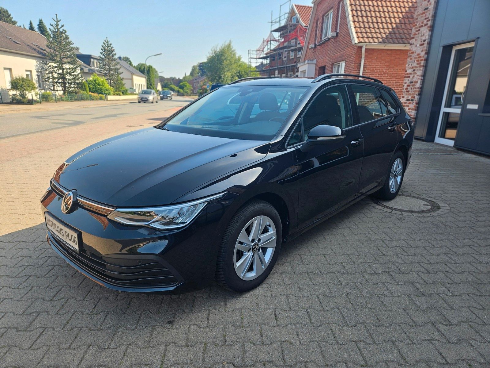 Volkswagen Golf VIII 2.0 TDI Variant Life - Samsaru's Car Outlet