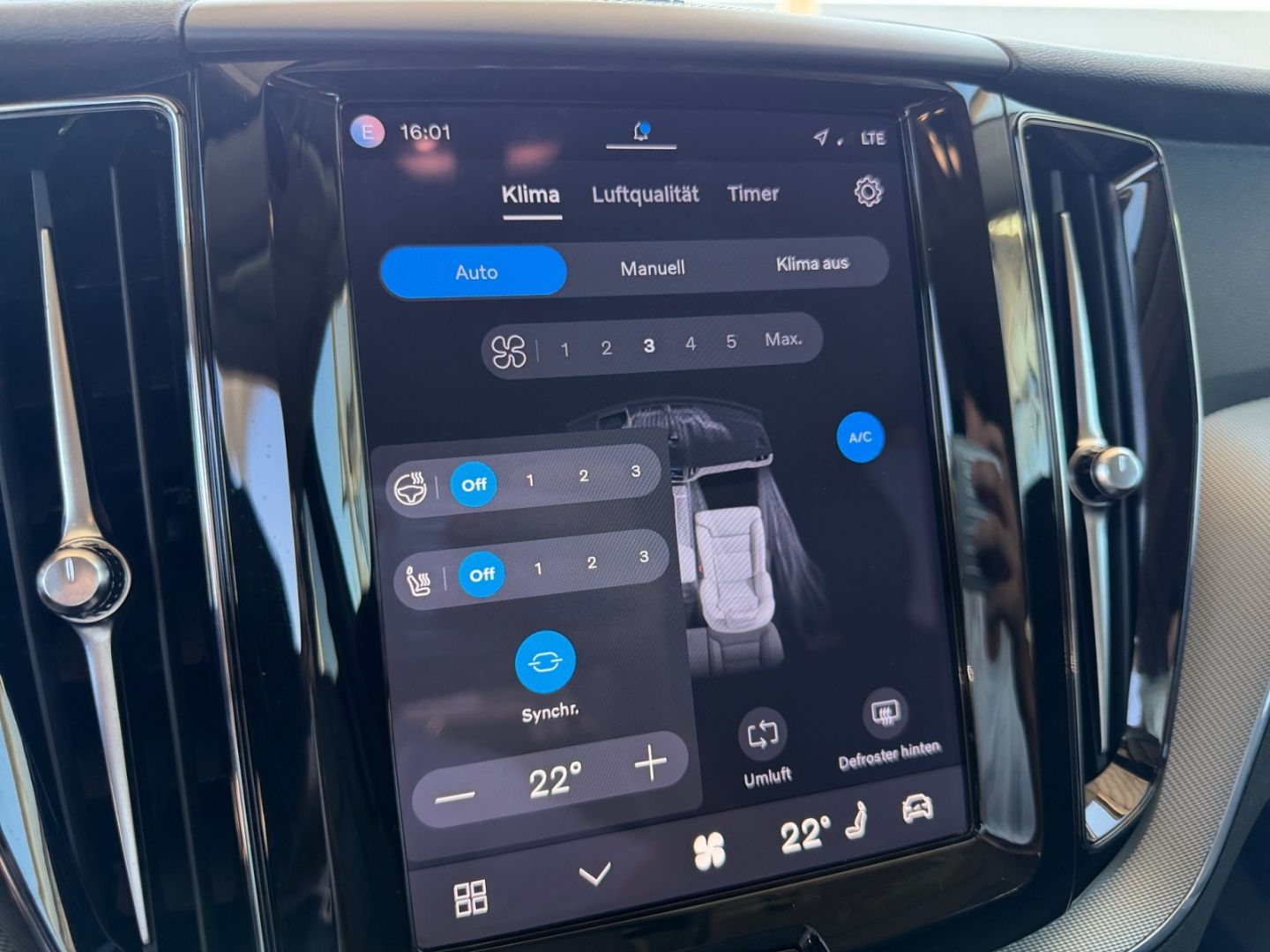 Volvo XC60 B4 Plus Dark Harman Kardon Memory Kurvenlic