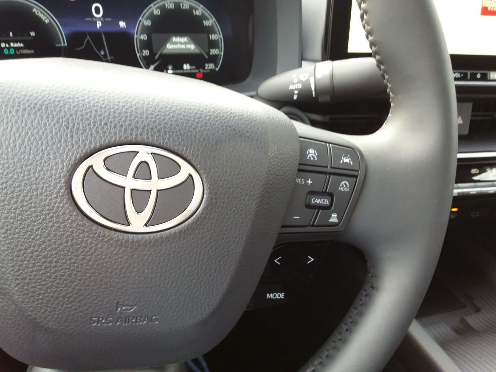 Toyota C-HR Team D Navi, Klima, RFK, Spurhalteas.