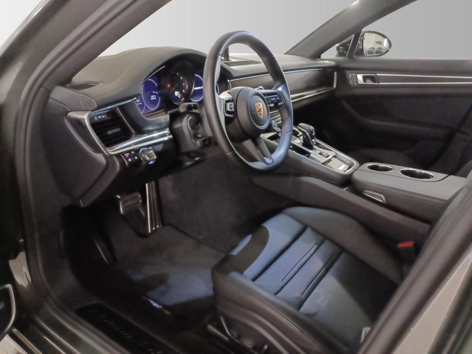 Porsche Panamera 4 E-Hybrid Platinum Edition