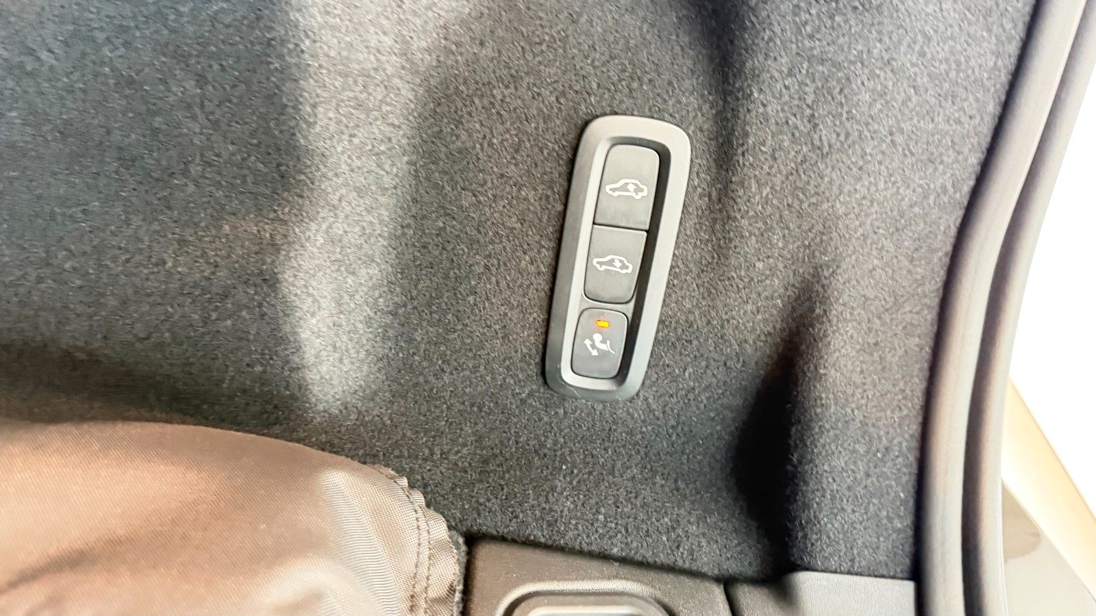 Volvo XC60 B5 Benzin Ultra Dark AWD/AHK/Luftfahrw./+++