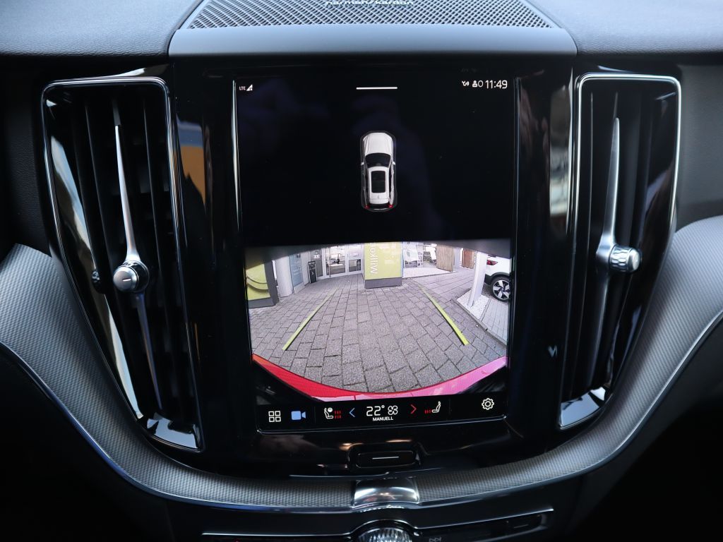 Volvo XC60 B4 B Plus Dark - Samsaru's Car Outlet