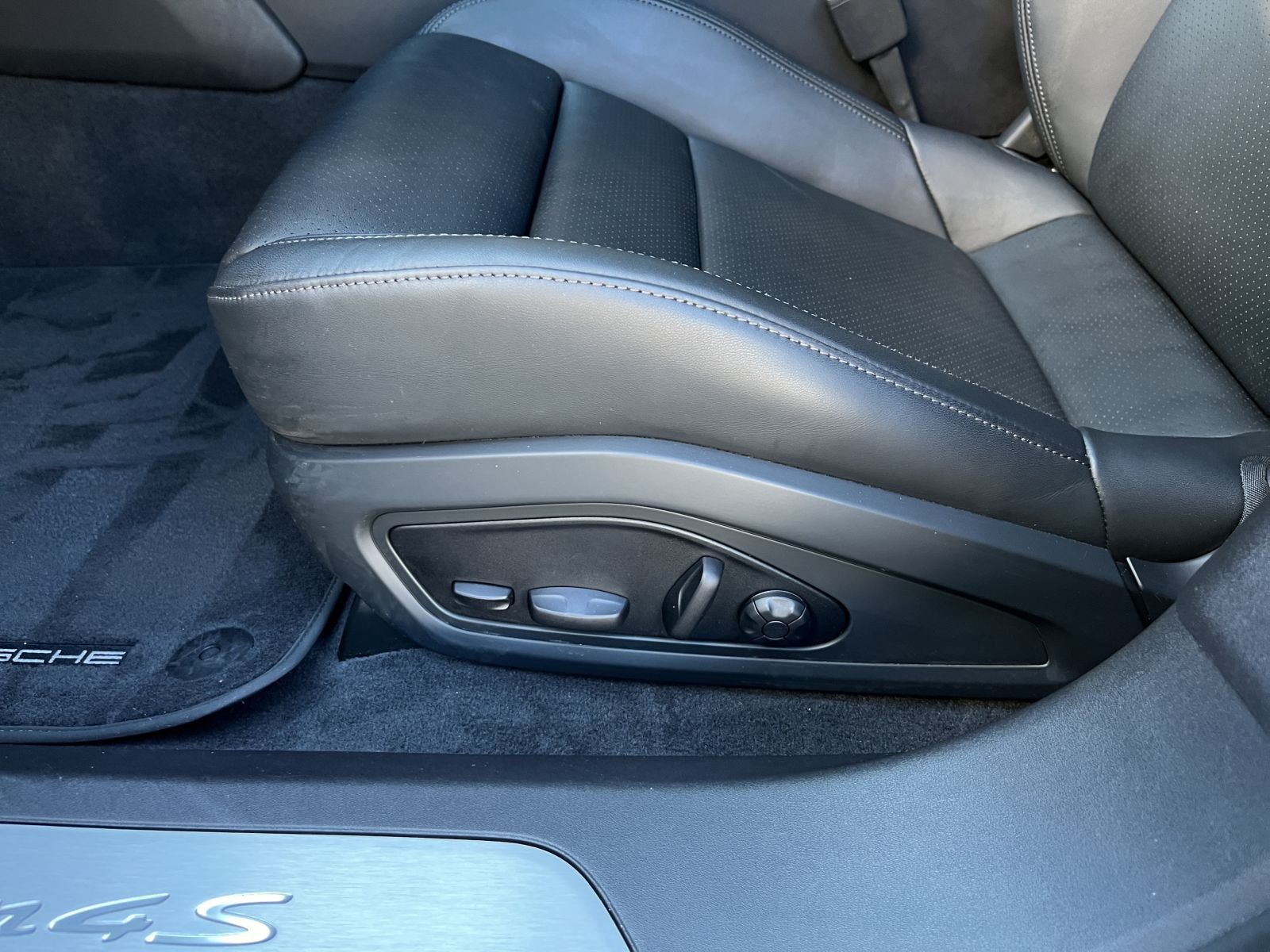 Porsche Taycan 4S SunshineControl,Sportdesign,Matrix Led