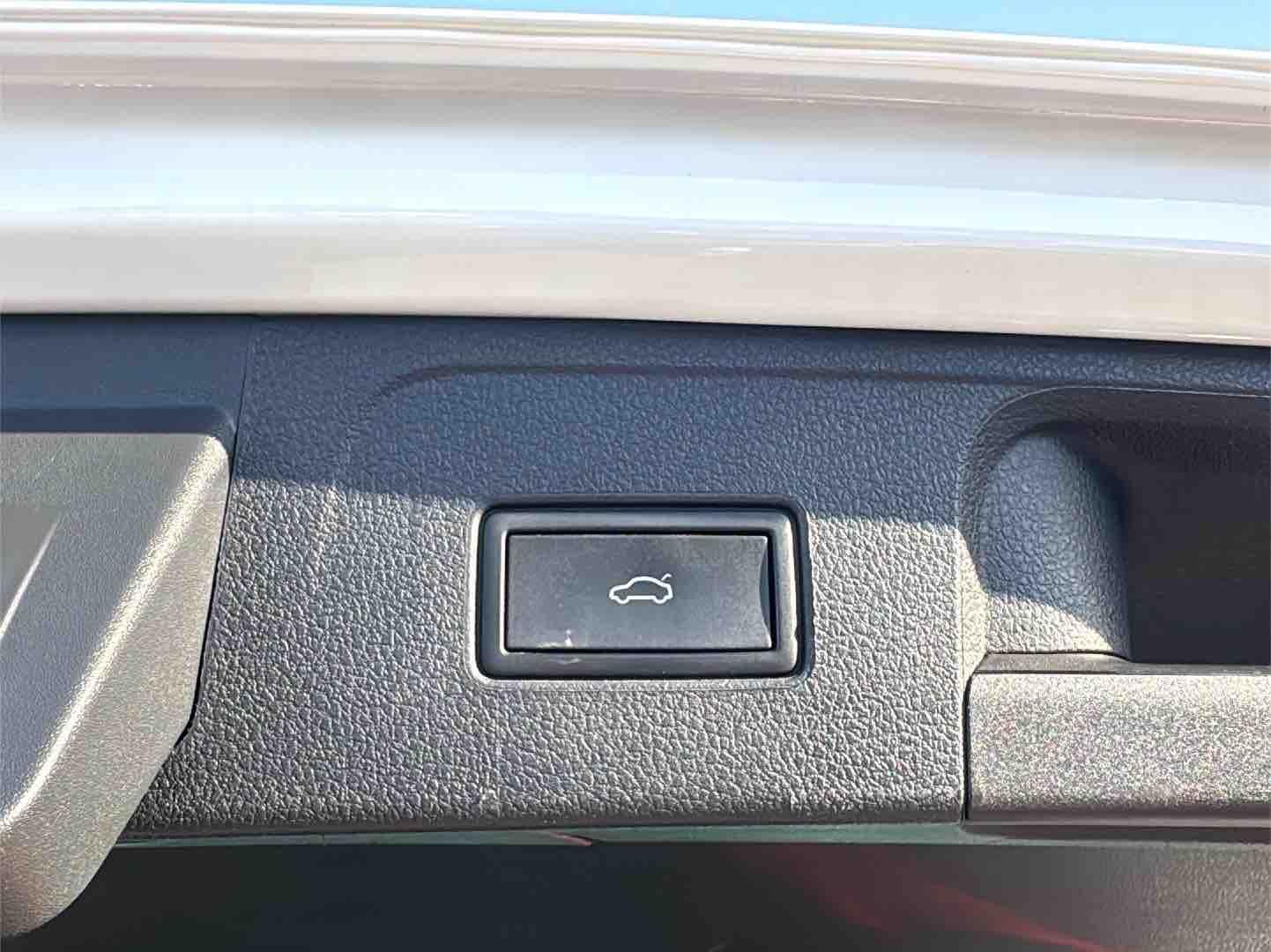 Volkswagen Passat Variant GTE - Samsaru's Car Outlet