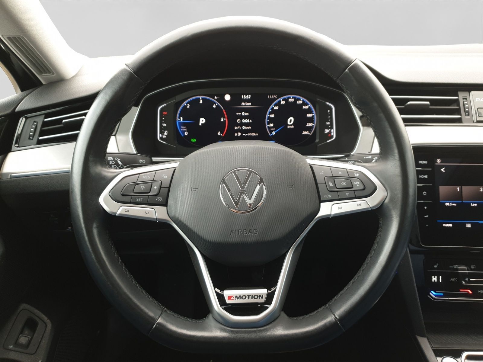 Volkswagen Passat Variant 2.0 TDI DSG 4M ELEGANCE PANO AHK