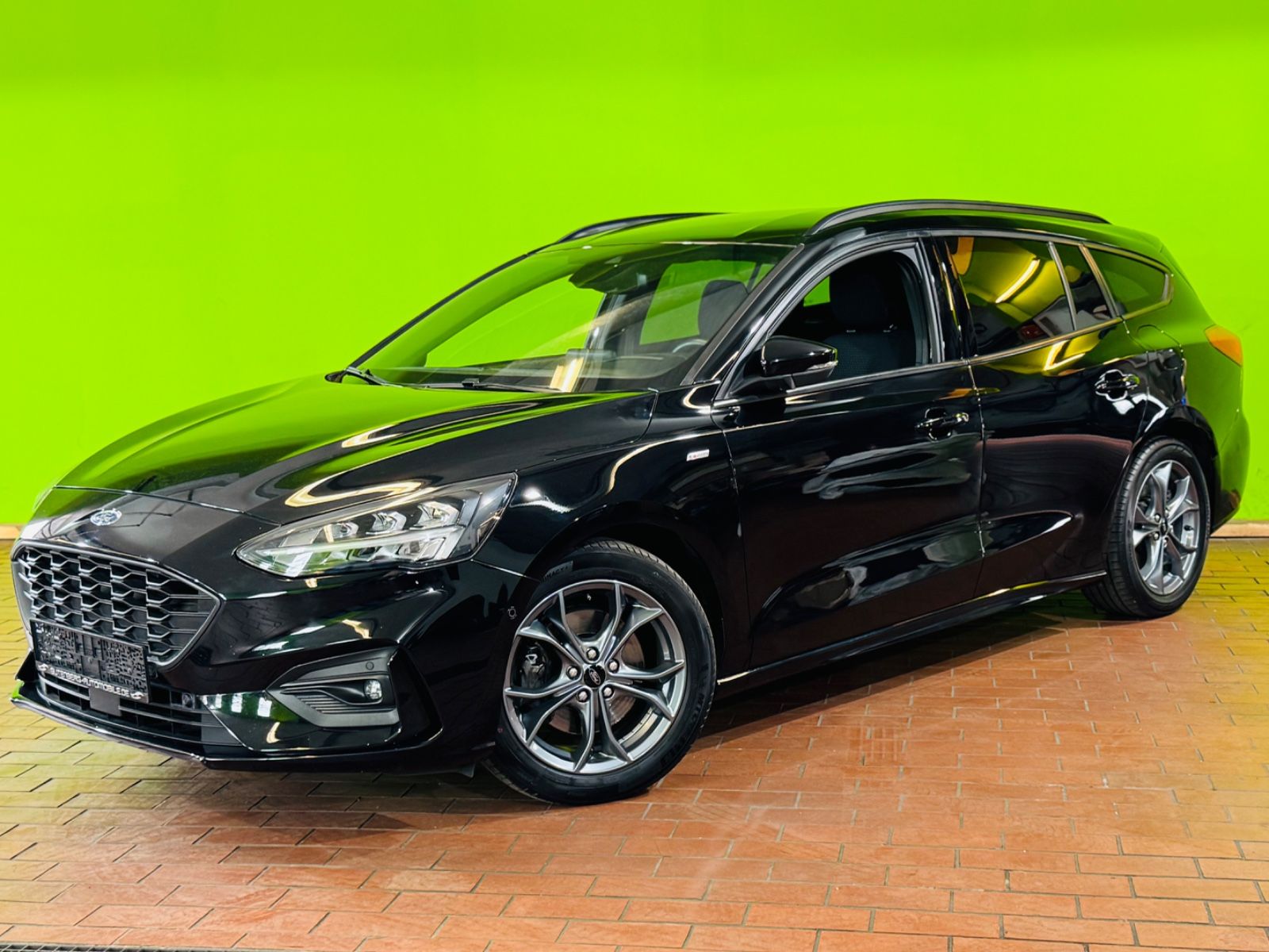 Ford Focus ST-Line - Samsaru's Car Outlet