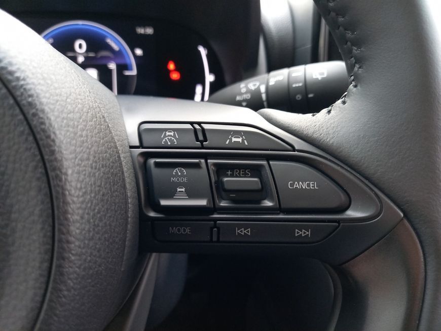 Toyota Yaris Cross Teamplayer Safety-Paket Winter-Paket