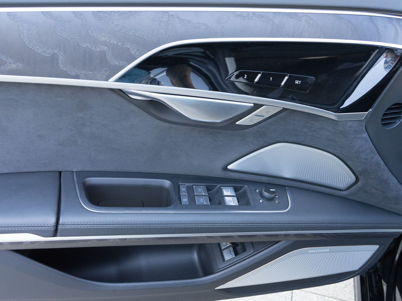 Audi A8 L 60TFSIe S line - Samsaru's Car Outlet