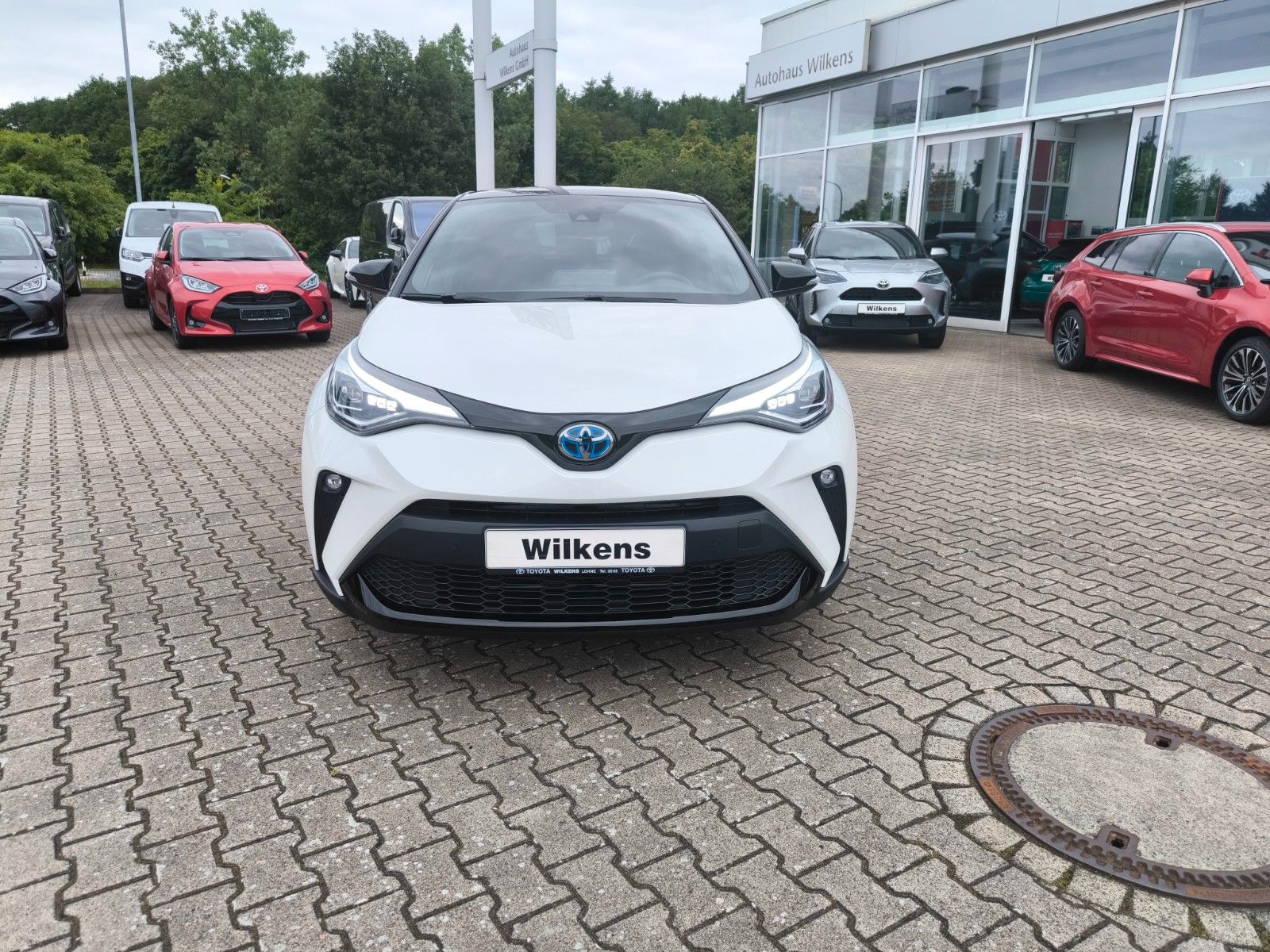 Toyota C-HR Hybrid Style - Samsaru's Car Outlet
