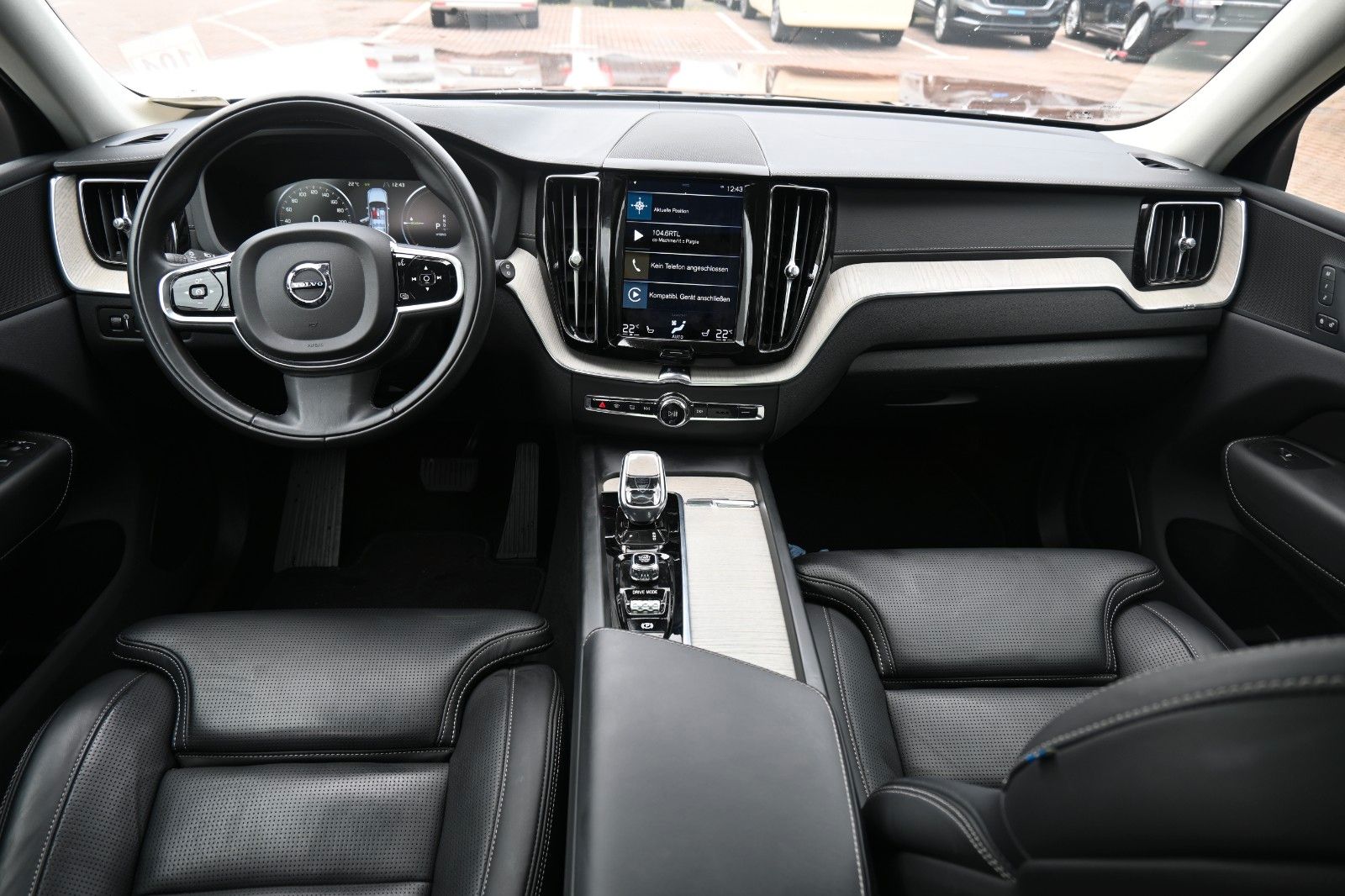 Volvo XC 60 Inscript. T8 PHEV AWD*HUD*Massage*Luft*AHK