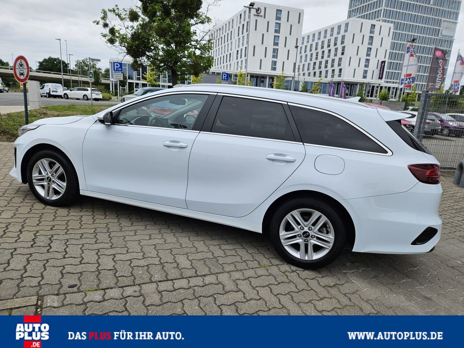 Kia Ceed SW 1.4 Attract - Samsaru's Car Outlet