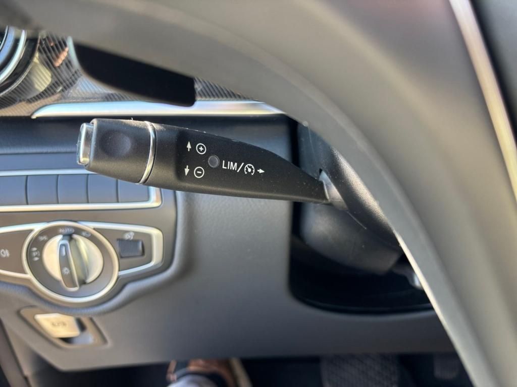 Mercedes-Benz V 220 d EDITION - Samsaru's Car Outlet