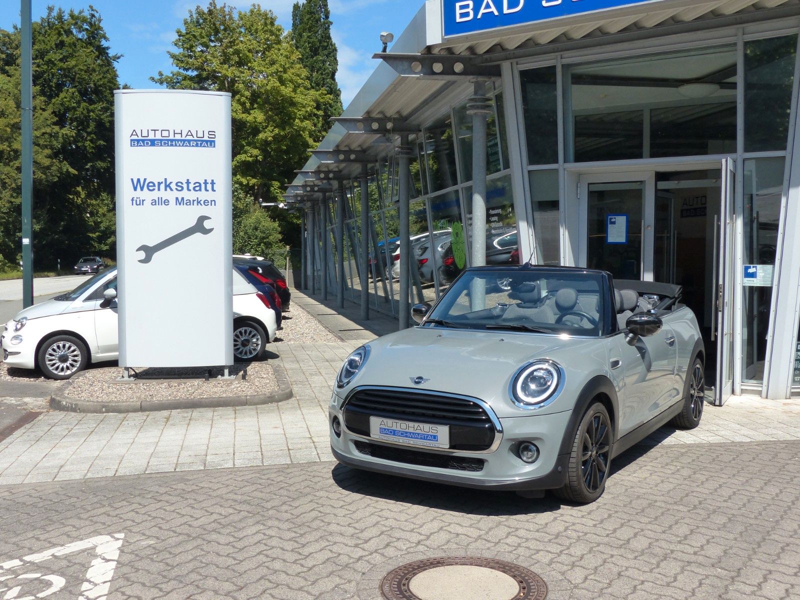 MINI Cooper Cabrio Chili - Samsaru's Car Outlet