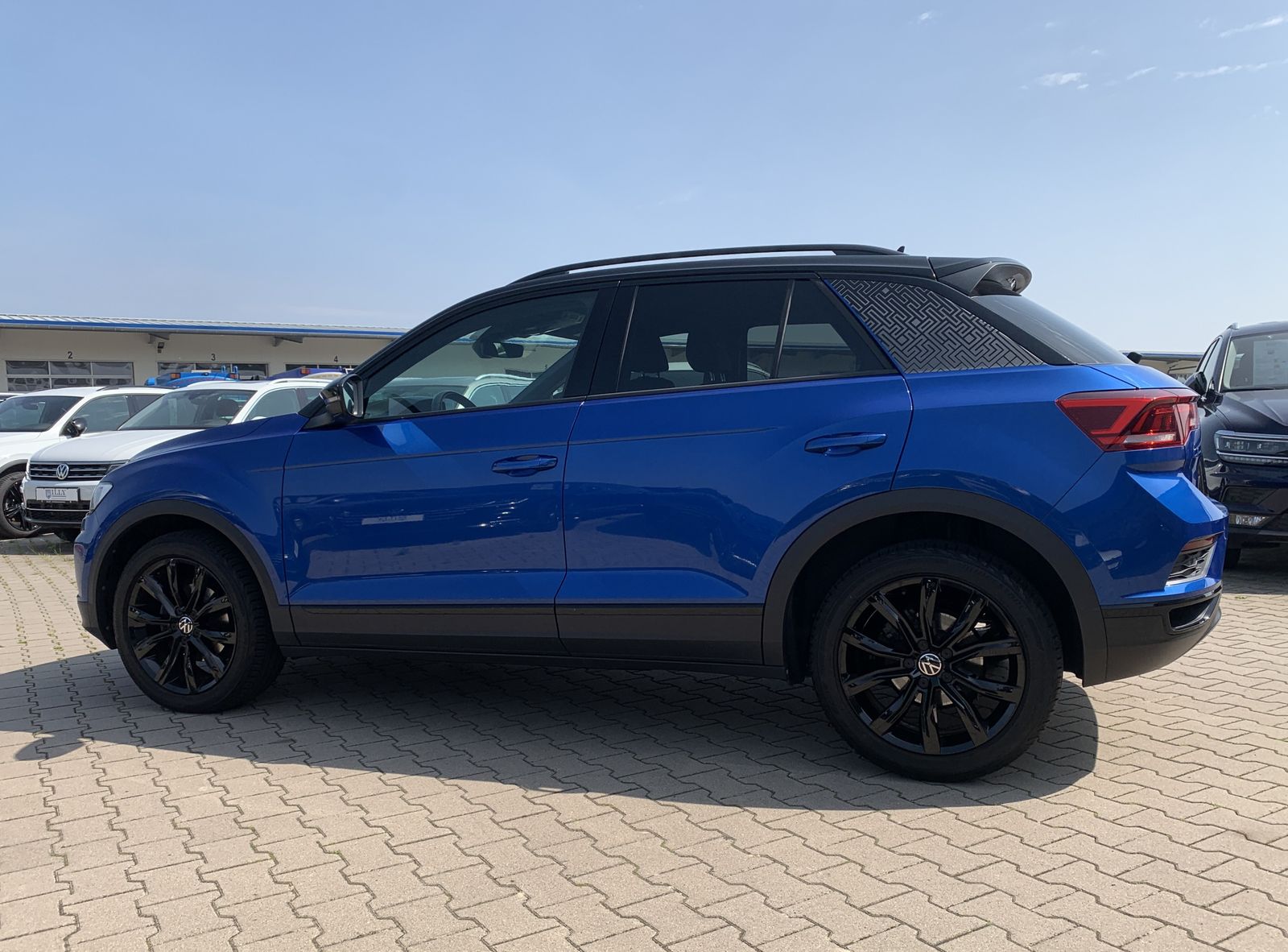 Volkswagen T-Roc 1.5 TSI Sport - Samsaru's Car Outlet
