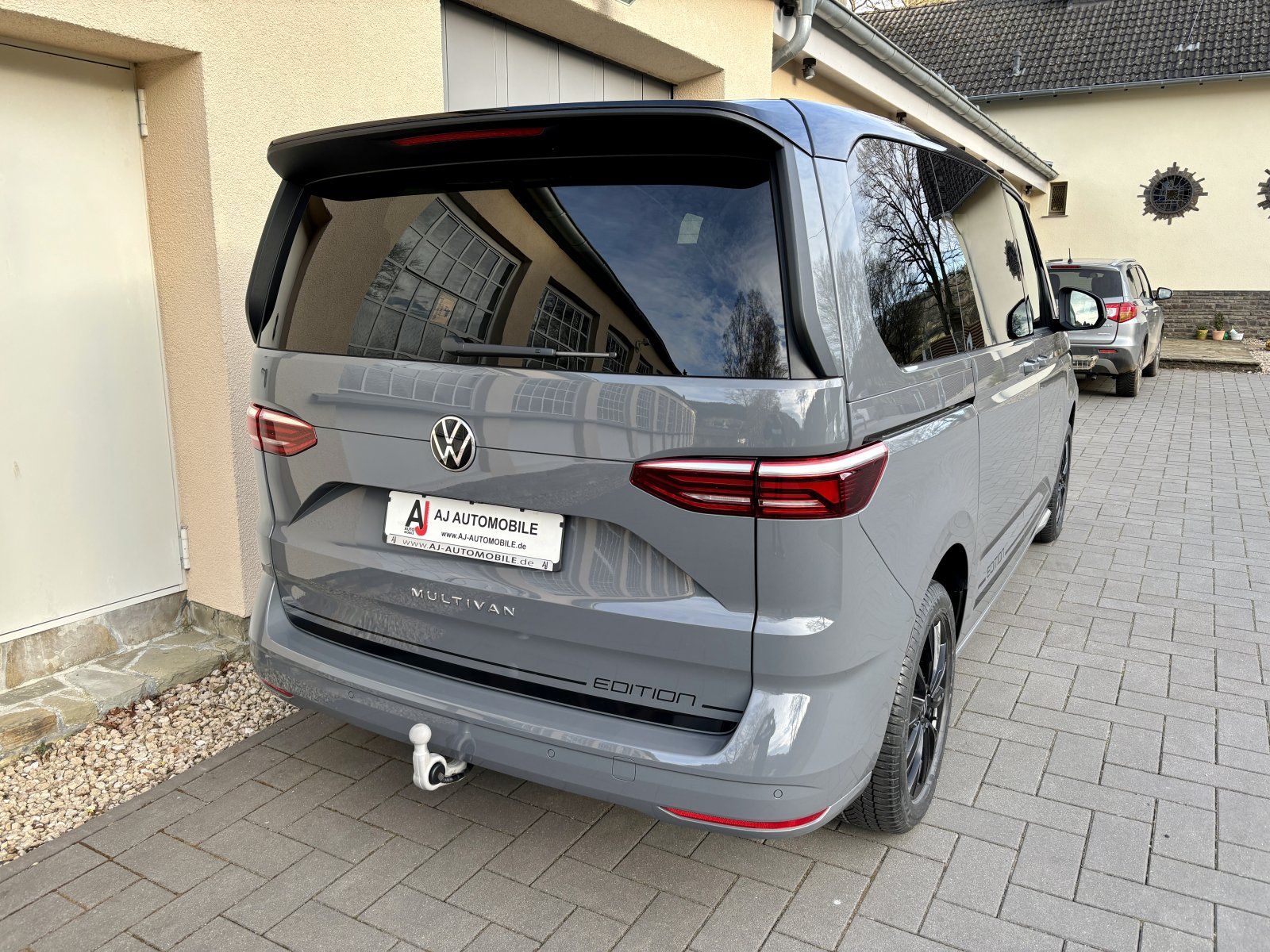 Volkswagen T7 Multivan 1.5 TSI OPF DSG Edition - Samsaru's Car Outlet