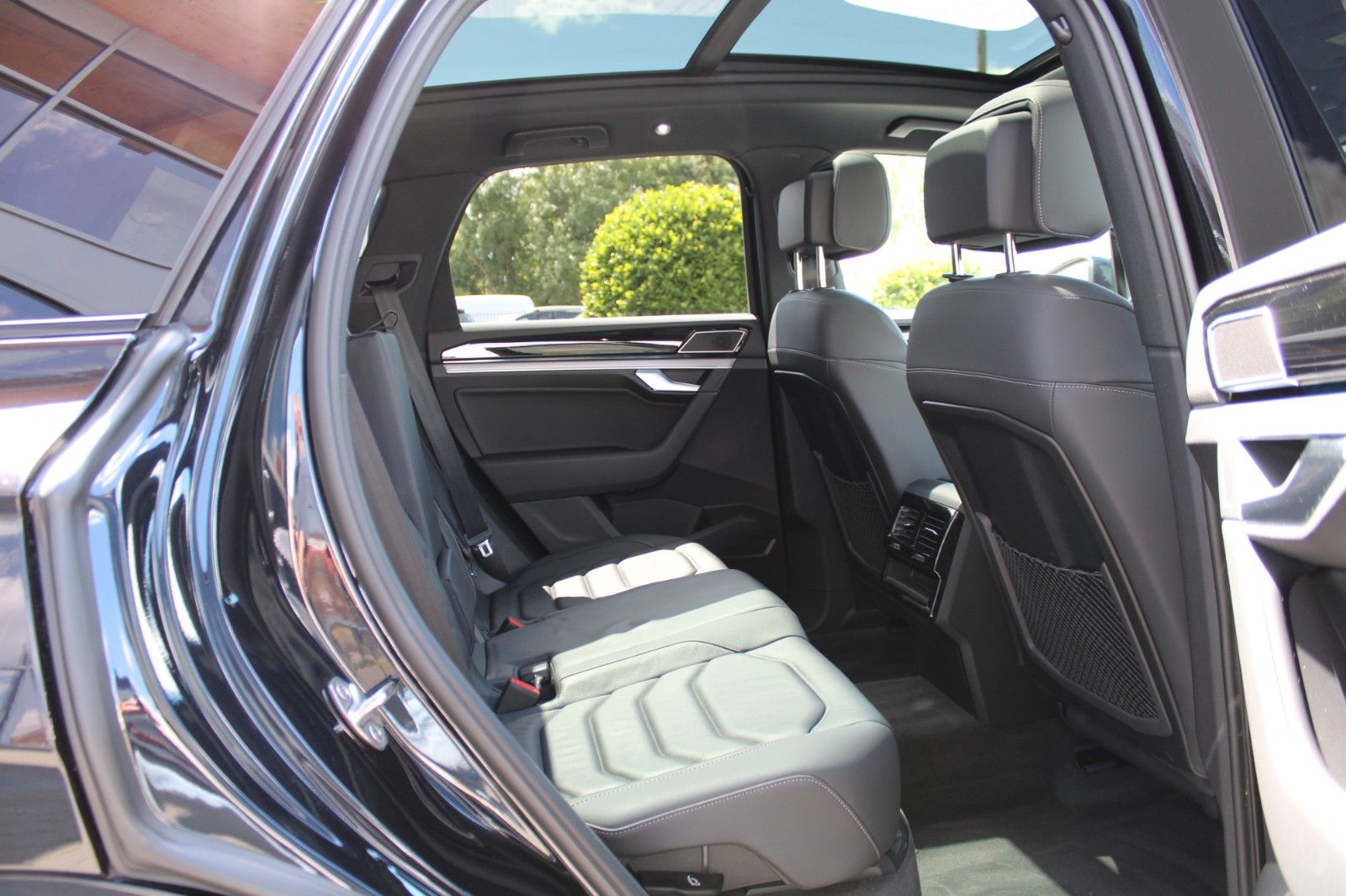 Volkswagen Touareg TDI R-Line - Samsaru's Car Outlet