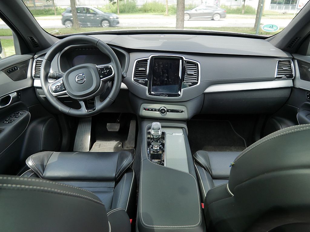 Volvo XC90 B5 AWD Plus Bright LUFTFEDERUNG 360° PANO