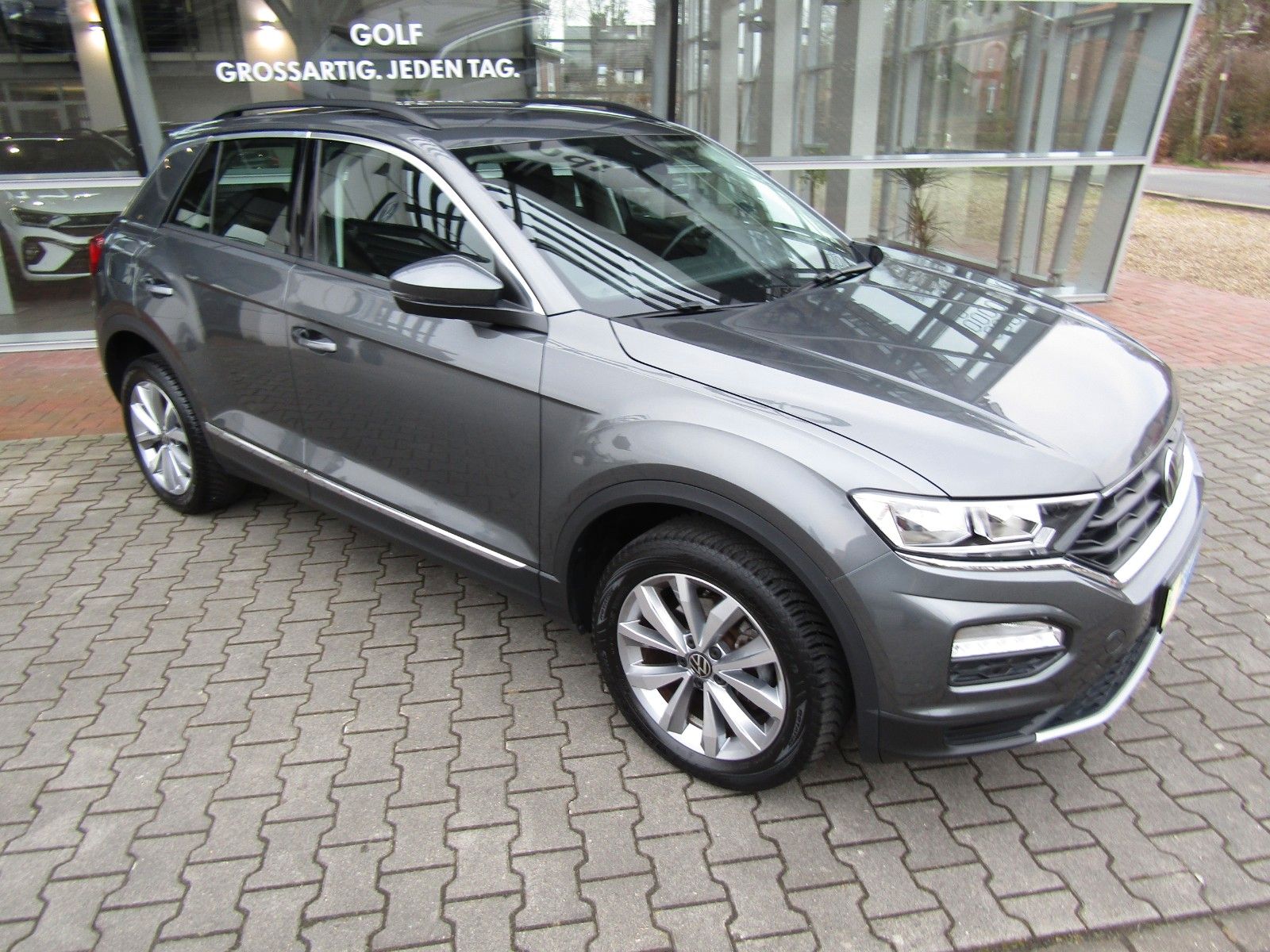 Volkswagen T-Roc 1.5 TSI Style - Samsaru's Car Outlet
