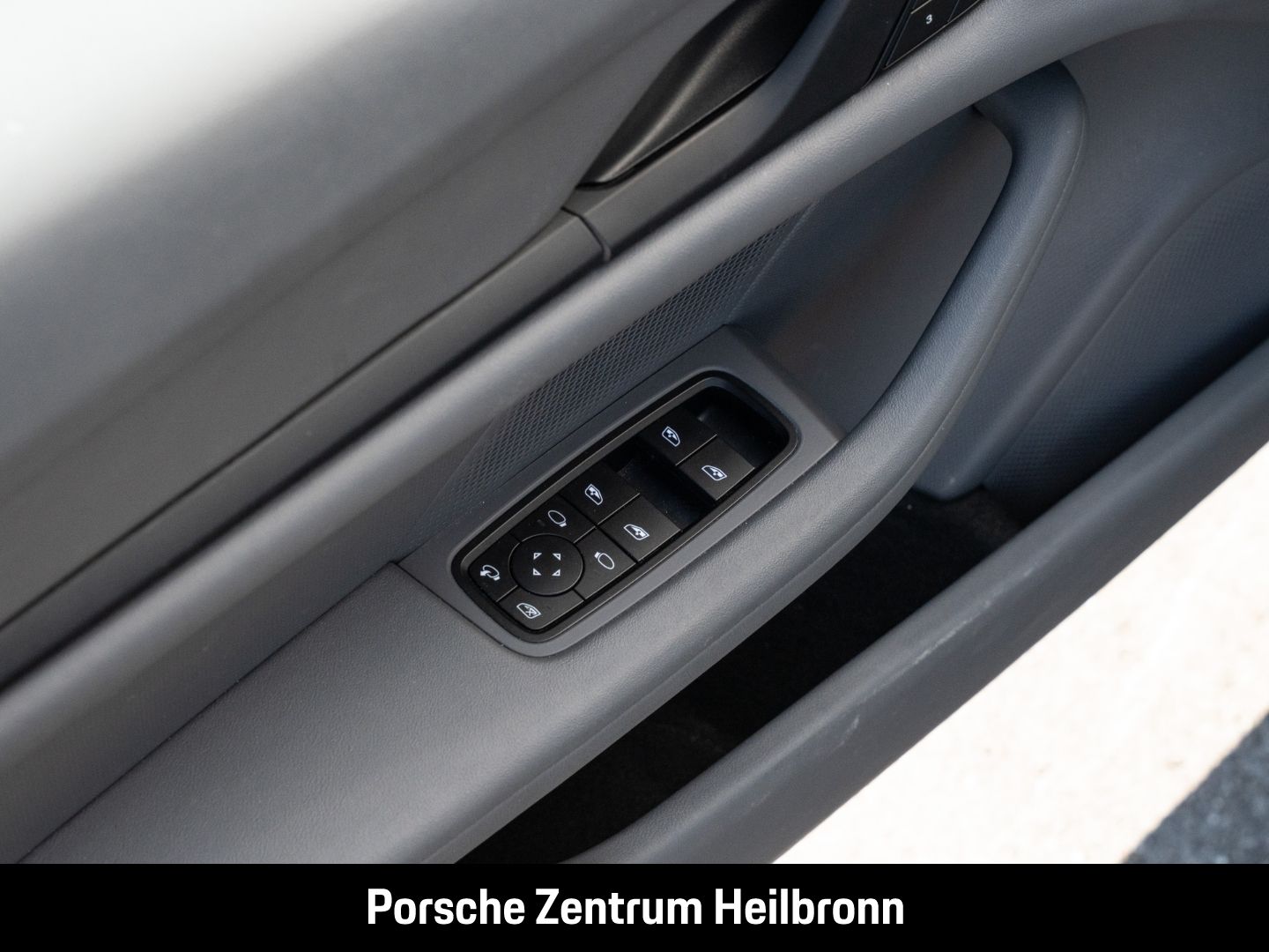 Porsche Taycan 4S Enzianblau Panoramadach Luftfederung