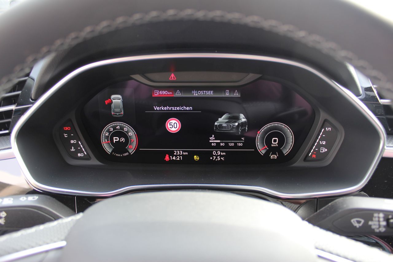 Audi Q3 S line 40 TFSI quattro S tronic - Samsaru's Car Outlet