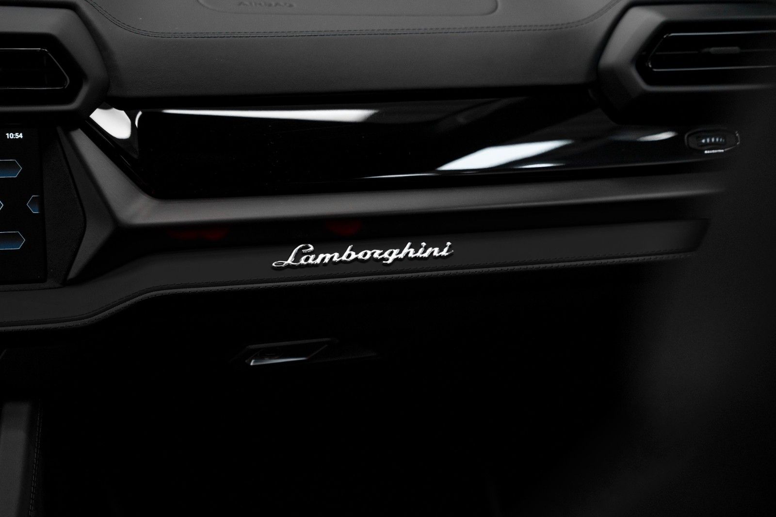 Lamborghini Urus 4.0 V8 PHEV SE 2025 BLACK - Samsaru's Car Outlet