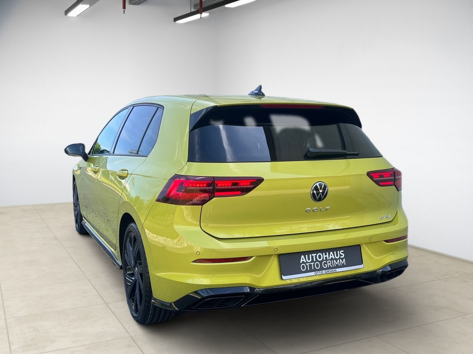 Volkswagen Golf VIII 1.5 eTSI R-Line - Samsaru's Car Outlet