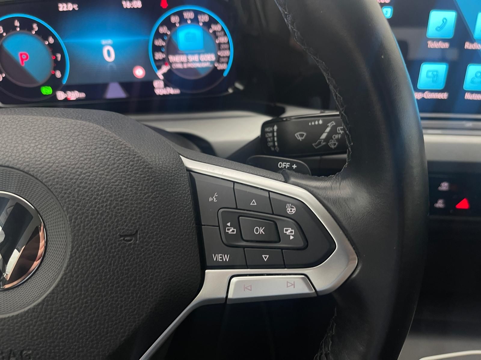 Volkswagen Golf 1.0 eTSI Life - Samsaru's Car Outlet