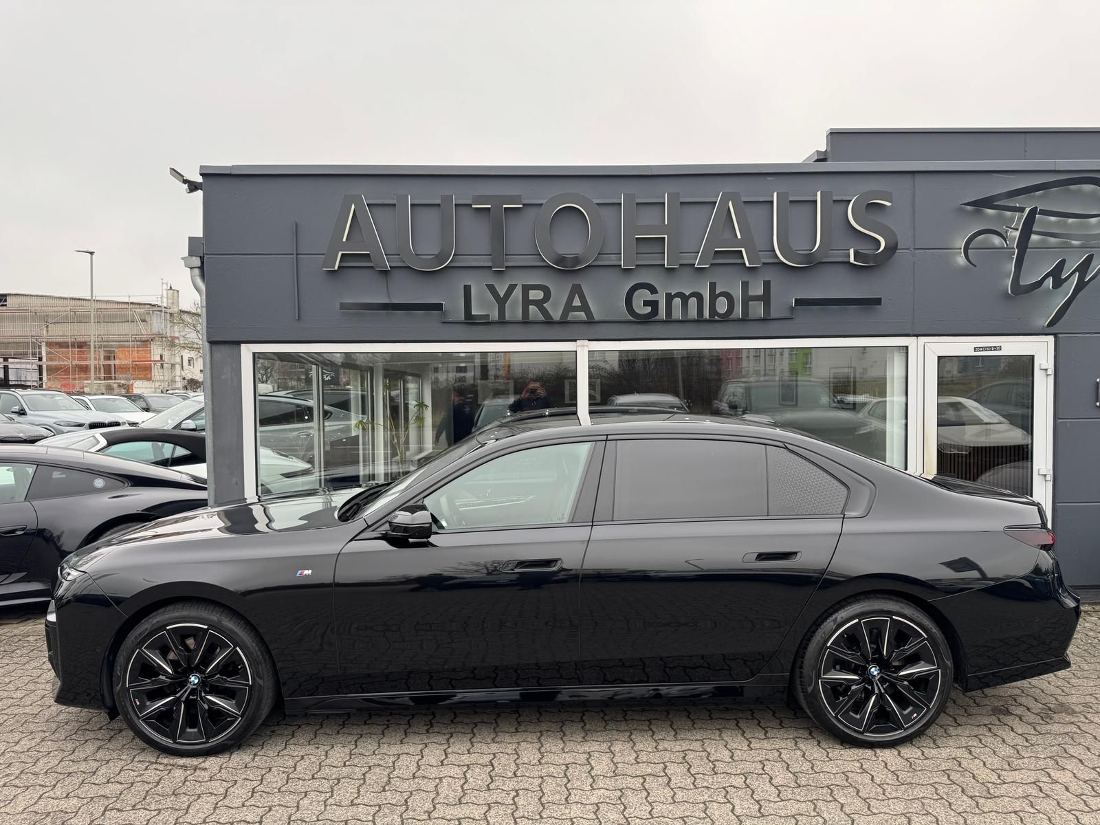 BMW 740d xDrive M-Sport Pro*PANO*B&W*360°KAM*STANDH*