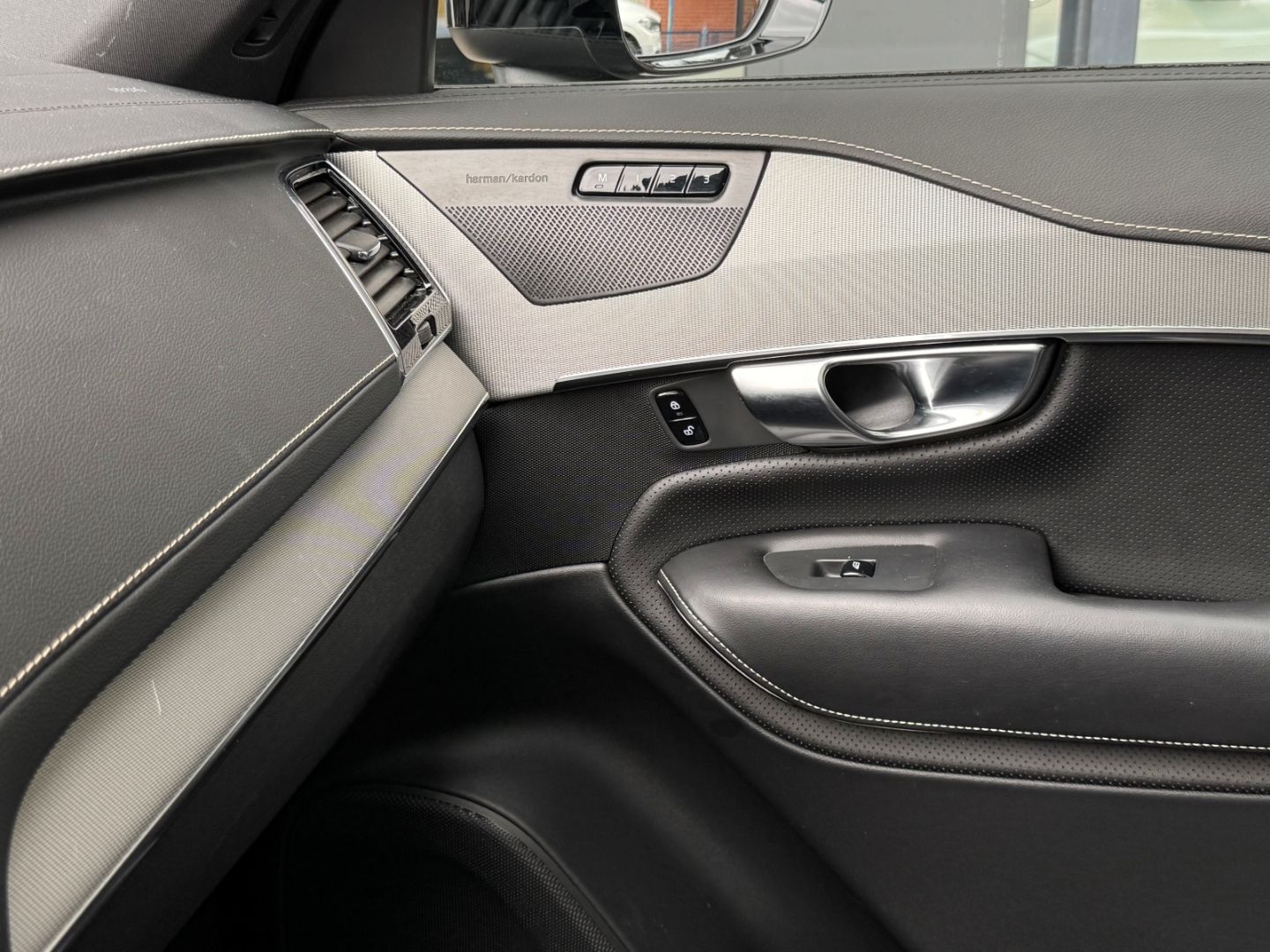 Volvo XC90 R Design Edition Recharge AWD - Samsaru's Car Outlet