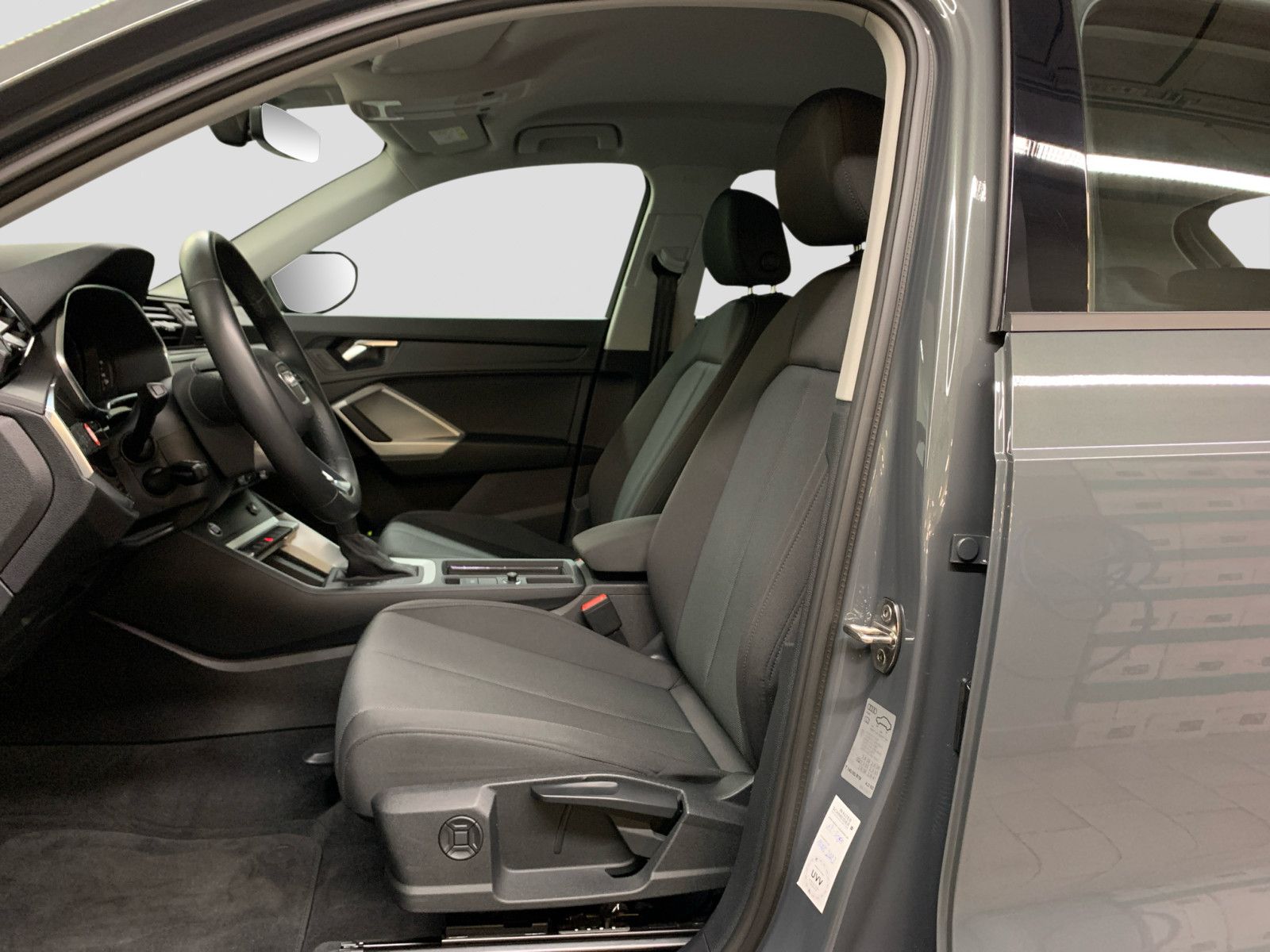 Audi Q3 40 TFSI quattro - Samsaru's Car Outlet
