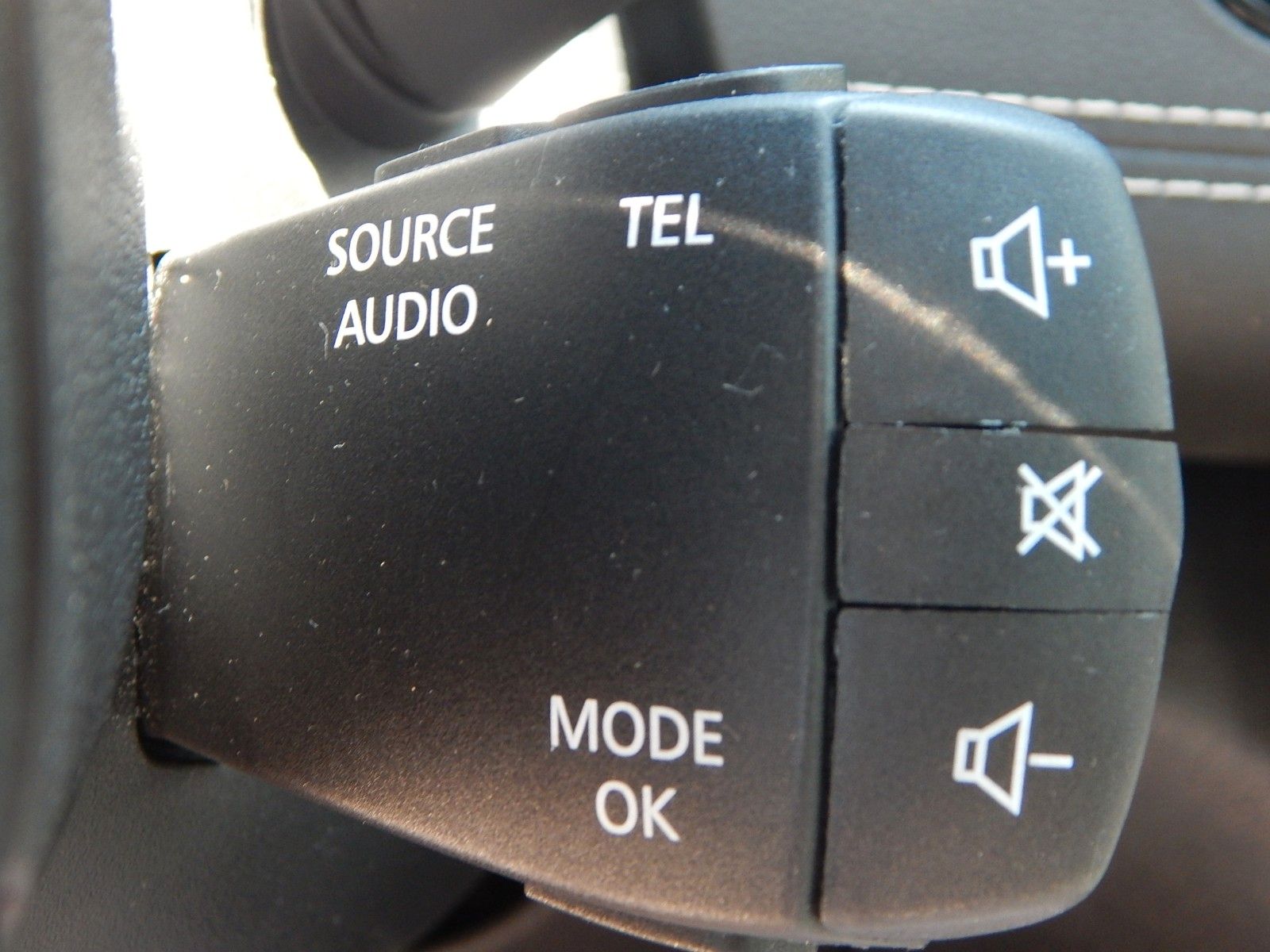 Renault Scenic TCe 140 Black Edition - Samsaru's Car Outlet