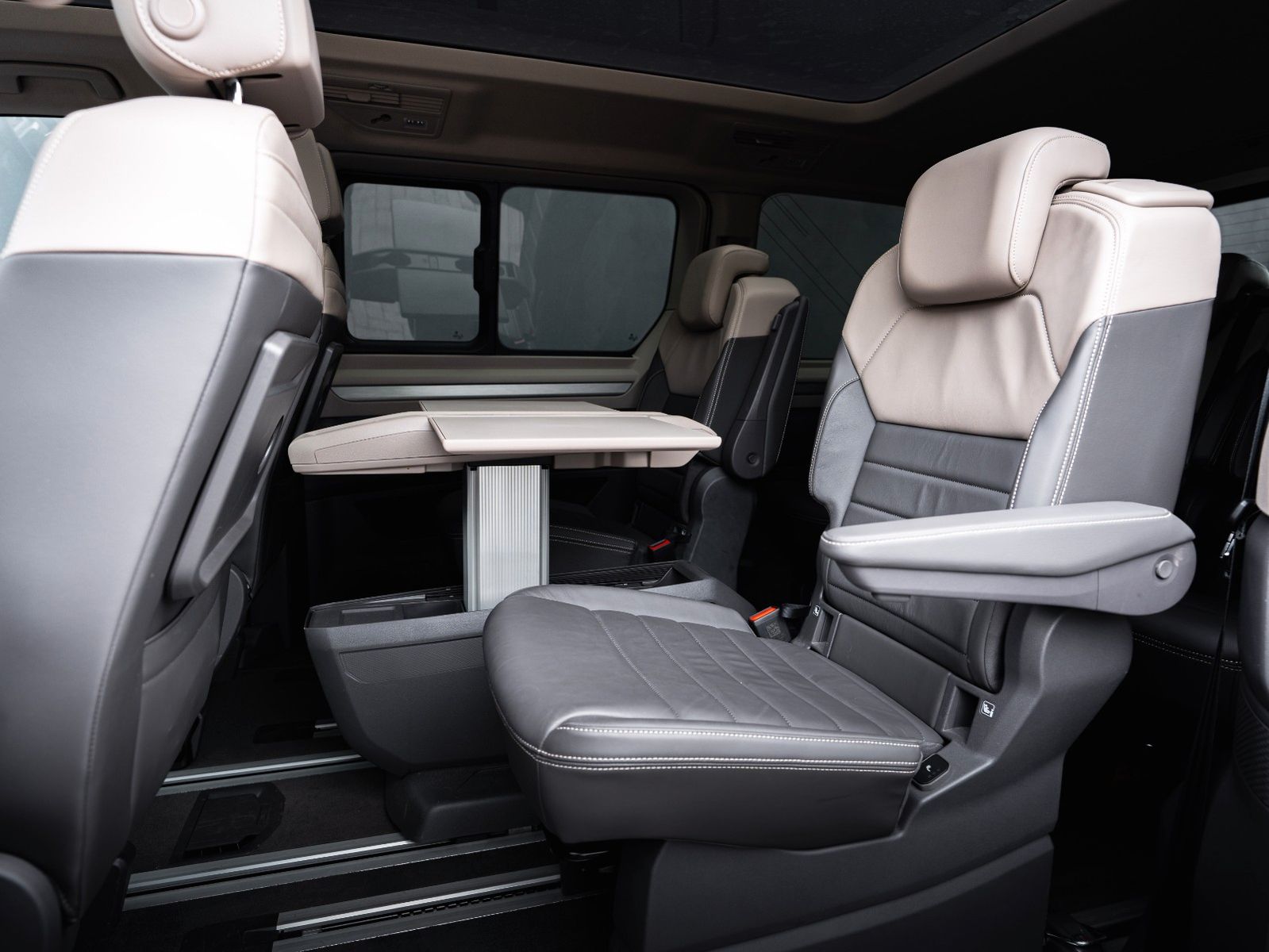 Volkswagen T7 Multivan LANG 100% VOLL TSDHZG LEDER PANO