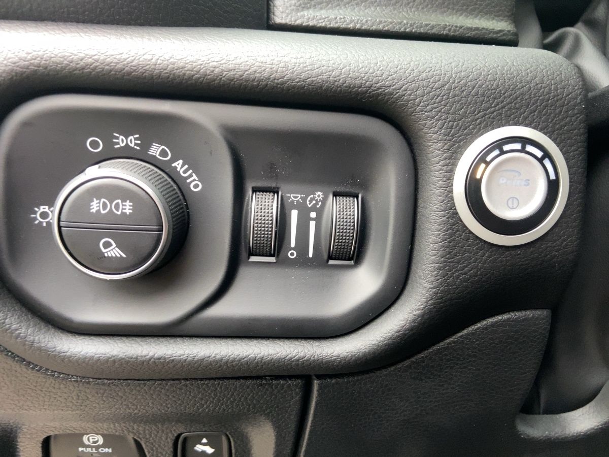 Dodge RAM 1500 Laramie Crew 420 PS, LPG