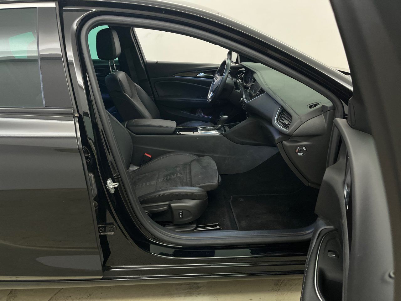 Opel Insignia 2.0 CDTI Business - Samsaru's Car Outlet