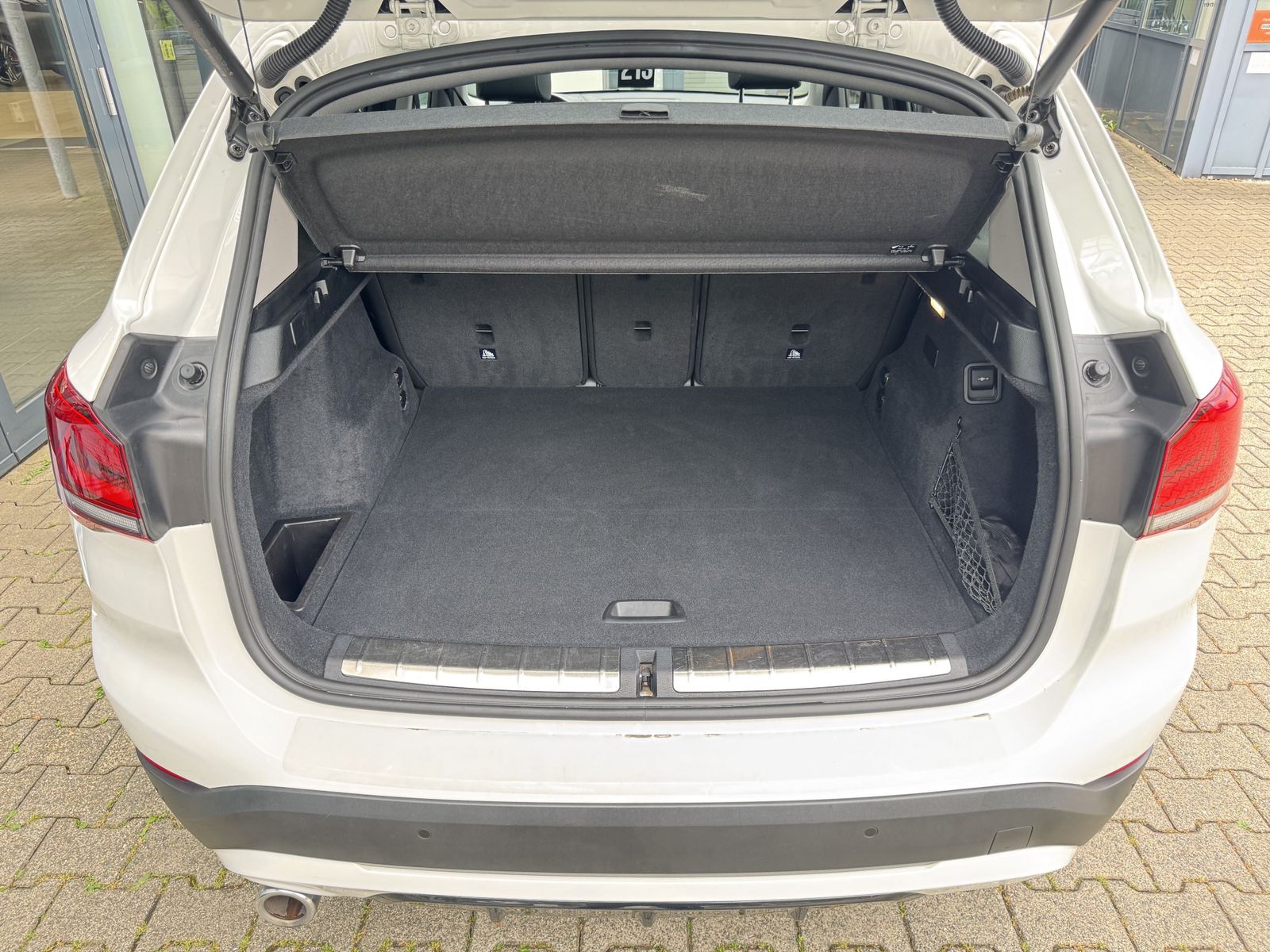 BMW X1 xDrive25e Sport Line - Samsaru's Car Outlet
