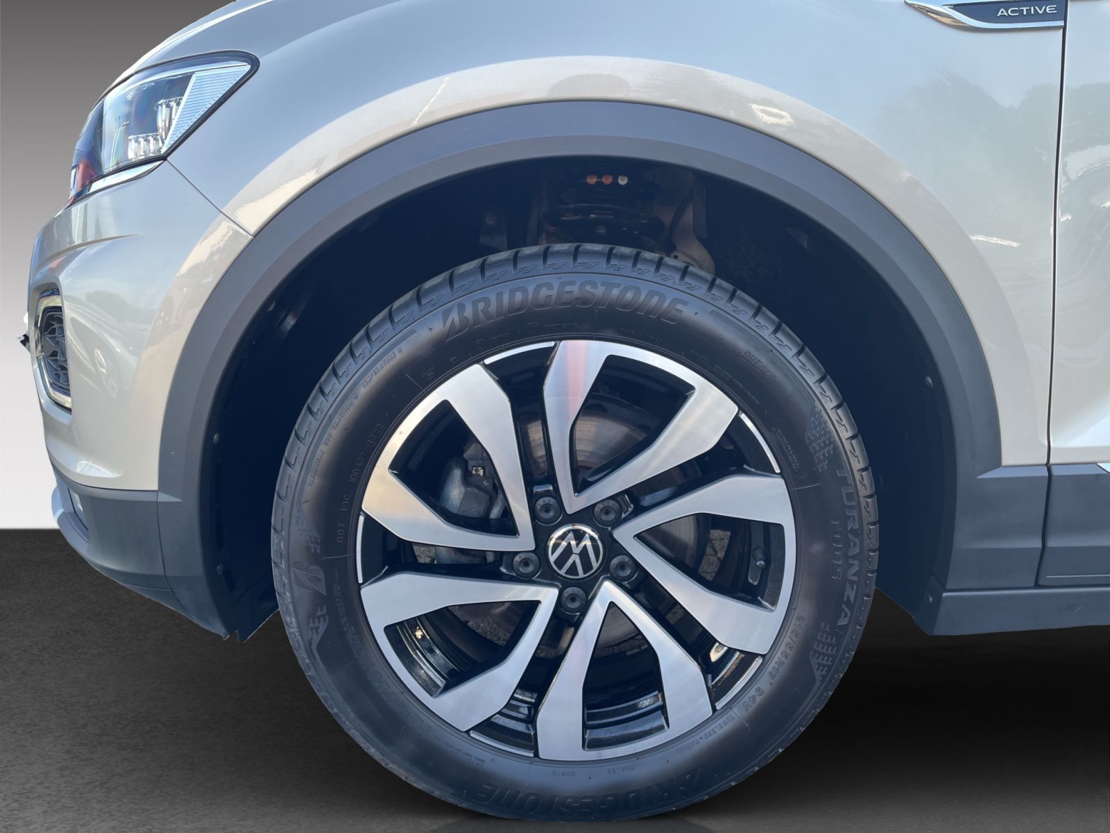 Volkswagen T-Roc 1.5 TSI Active - Samsaru's Car Outlet