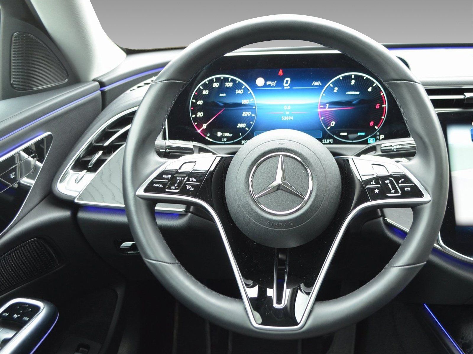 Mercedes-Benz E 220 d Avantgarde - Samsaru's Car Outlet