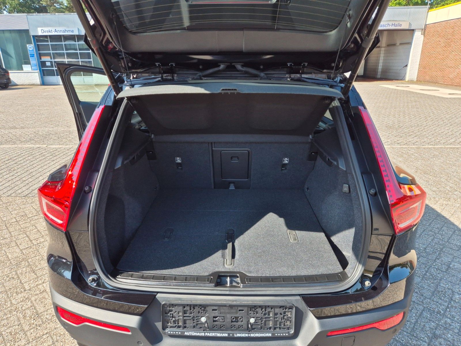 Volvo XC40 Plus Dark 2WD B3 - Samsaru's Car Outlet