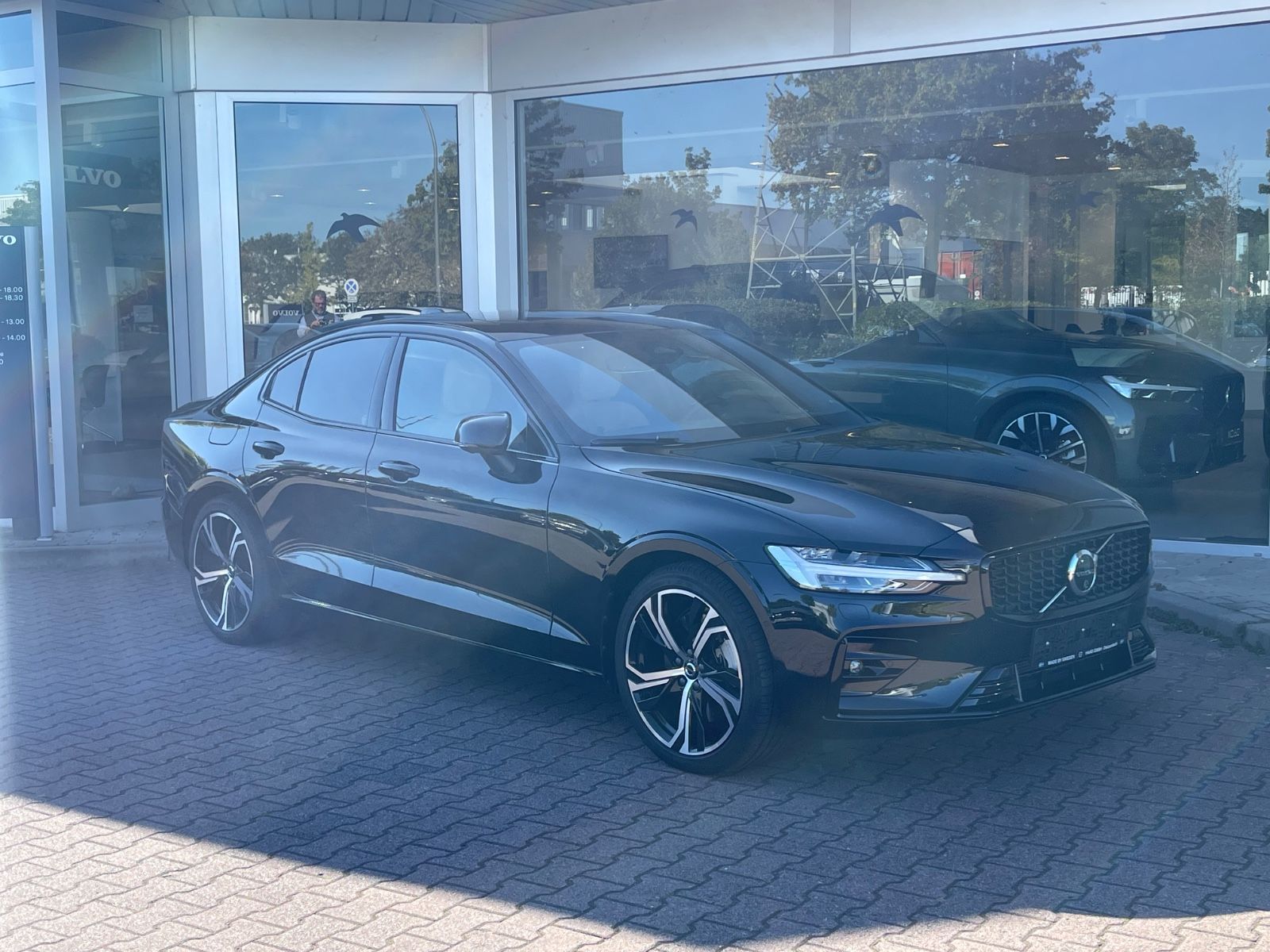 Volvo S60 B5 AWD Ultimate Dark Auto
