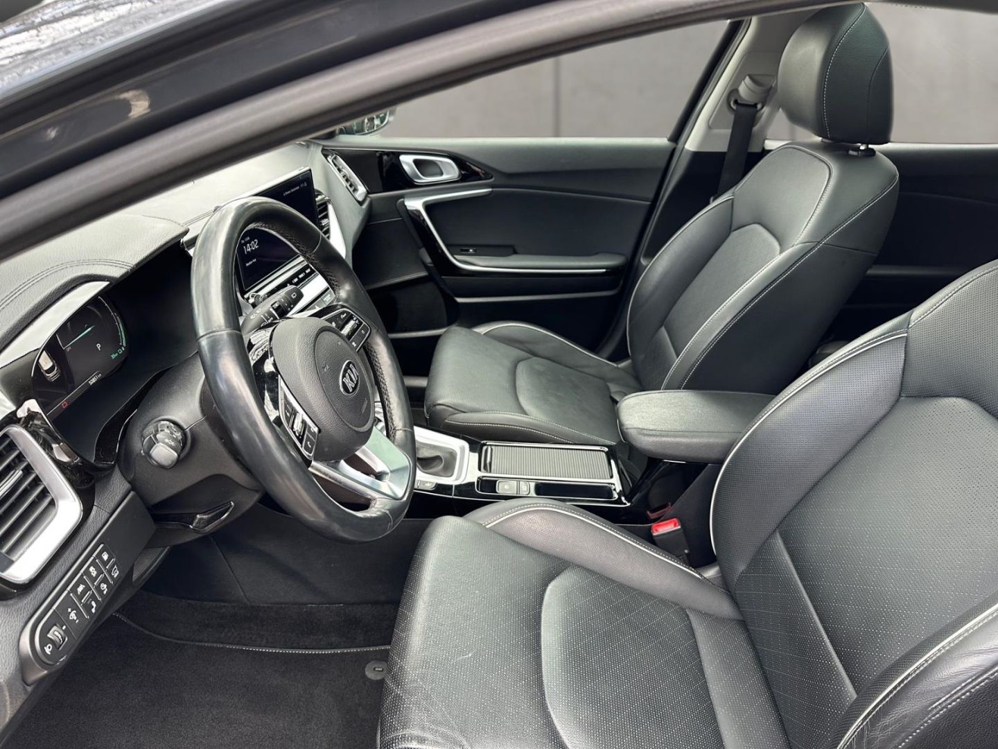 Kia XCeed PLATINUM Plug-in Hybrid - Samsaru's Car Outlet