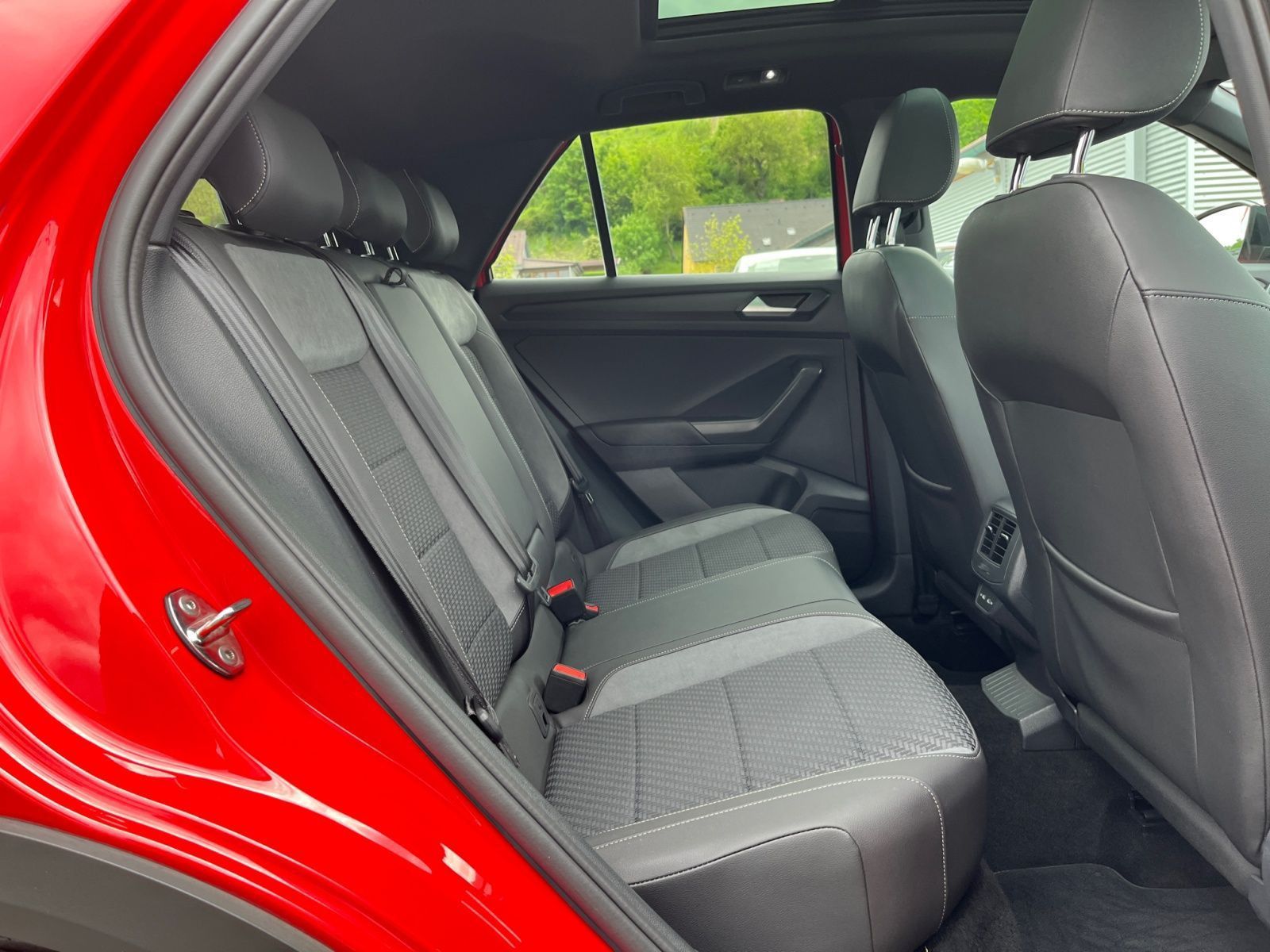 Volkswagen T-Roc R-Line 2.0 TSI 4M DSG - Samsaru's Car Outlet