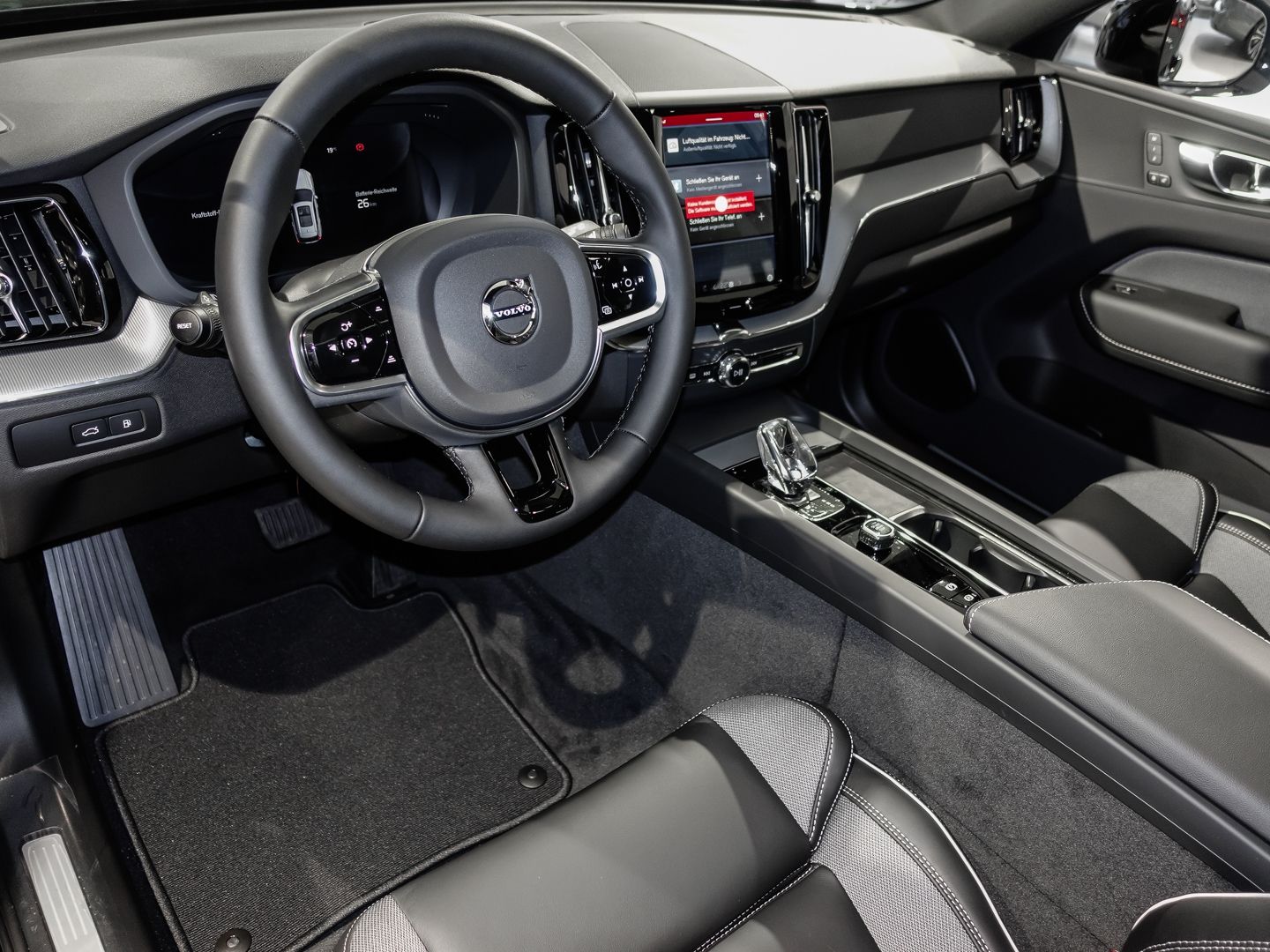 Volvo XC60 T6 AWD Plus Black - Samsaru's Car Outlet