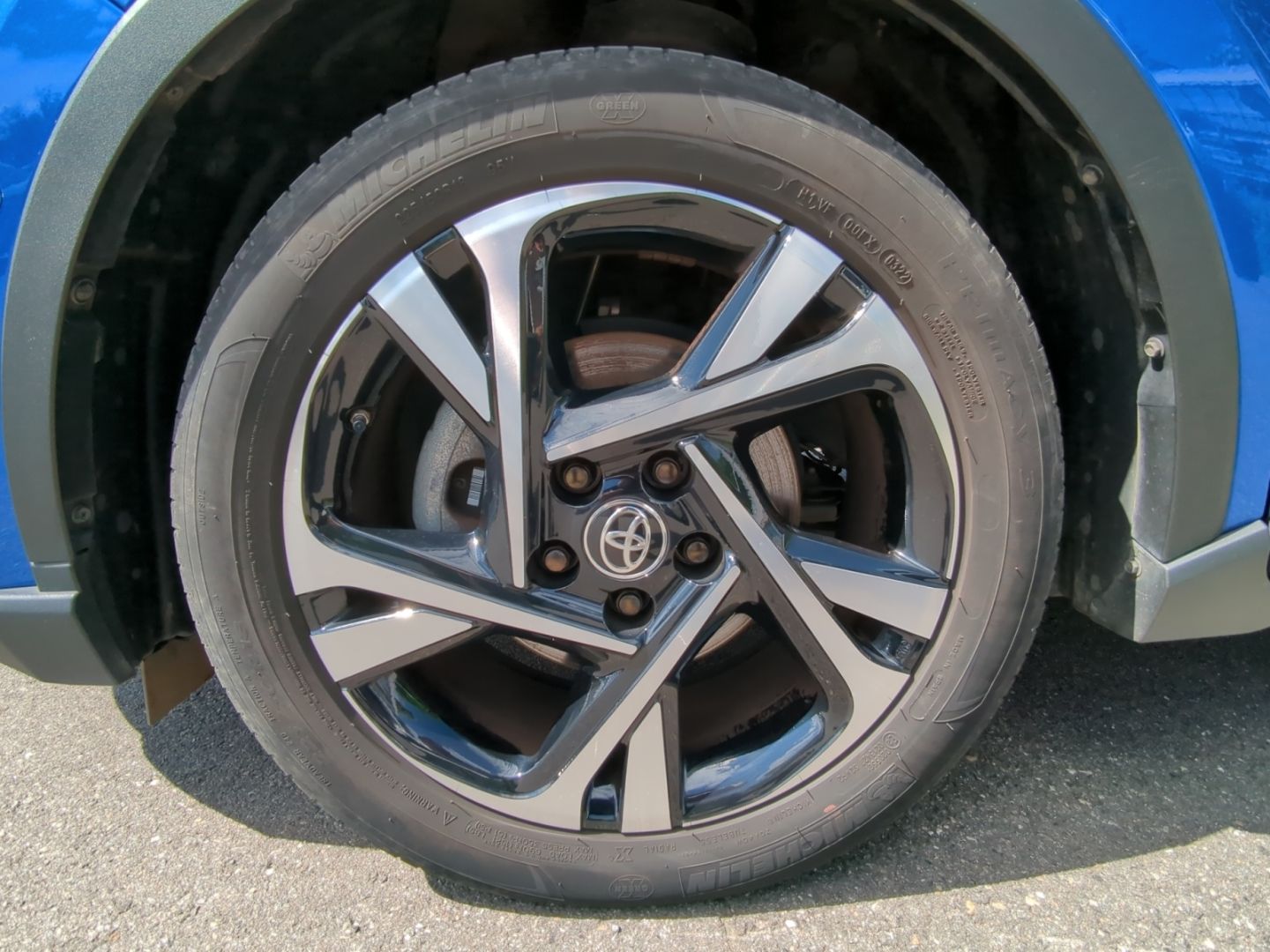 Toyota C-HR Hybrid - Samsaru's Car Outlet