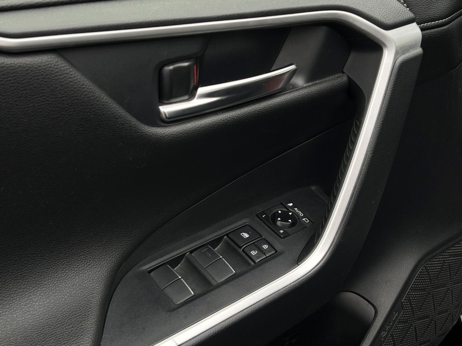 Toyota RAV 4 2.5 Hybrid 4x2 - Samsaru's Car Outlet