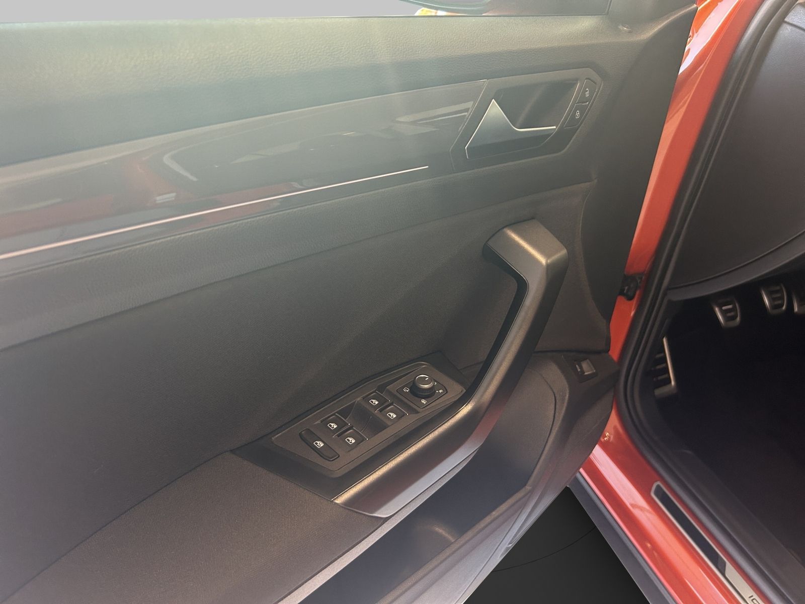 Volkswagen T-Roc 1.5 TSI OPF IQ.DRIVE - Samsaru's Car Outlet