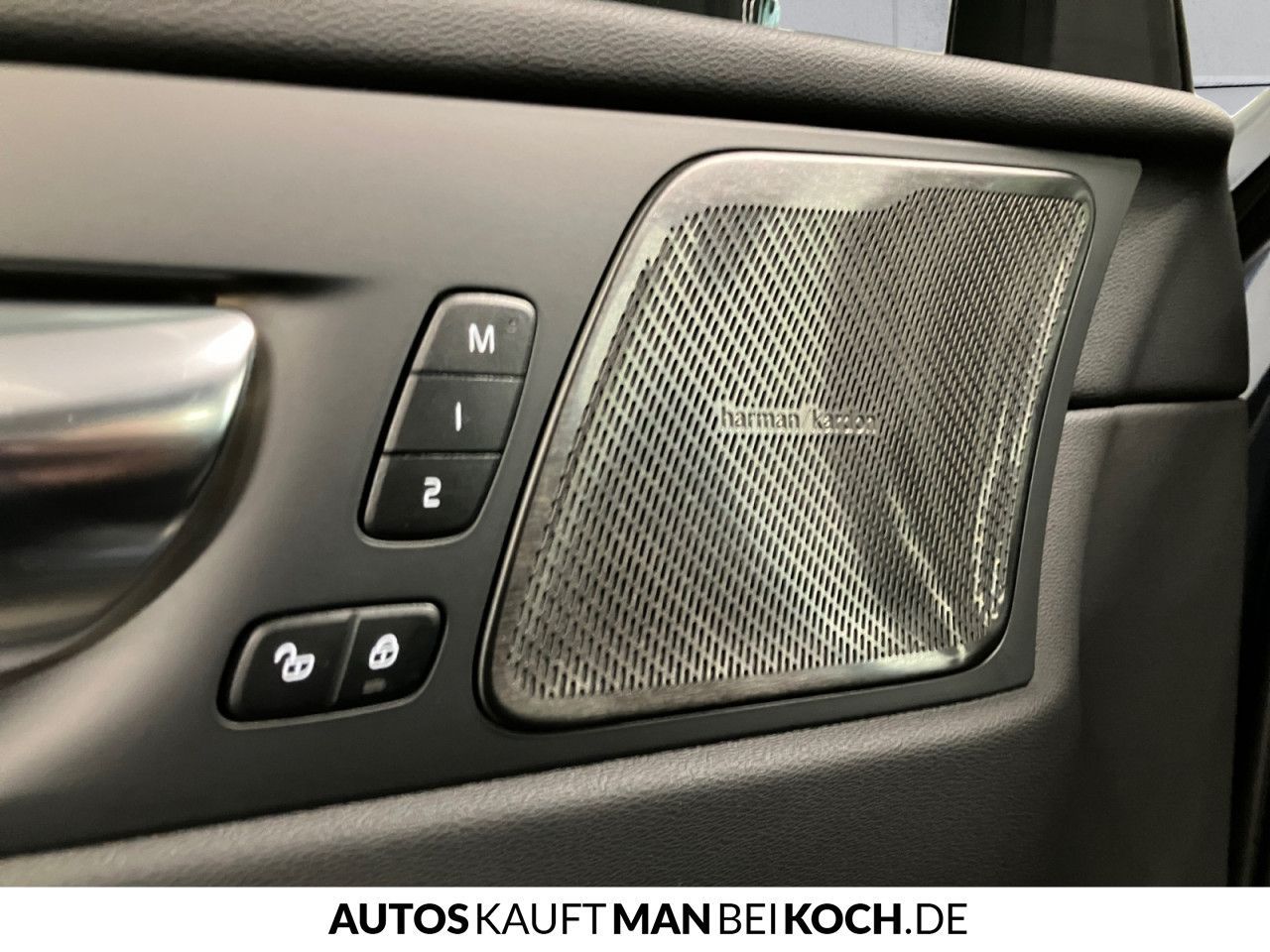 Volvo XC60 B5 AWD PlusDark ACC BLIS AHK 4xSHz VLED H&K