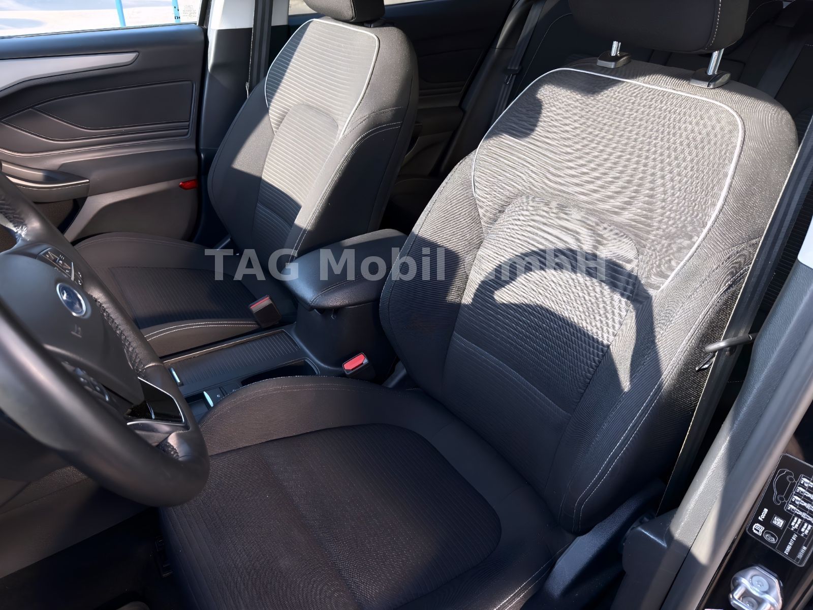 Ford Focus Titanium Turnier *TWA*LED*NAVI*SHZ*