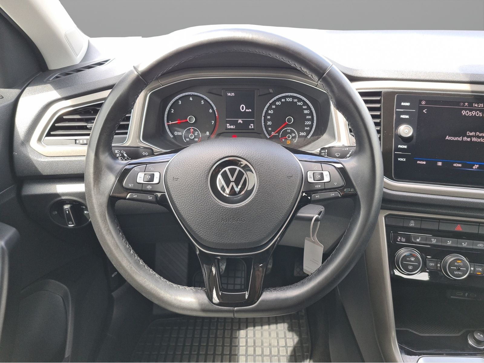 Volkswagen T-ROC 1.5 TSI Style - Samsaru's Car Outlet